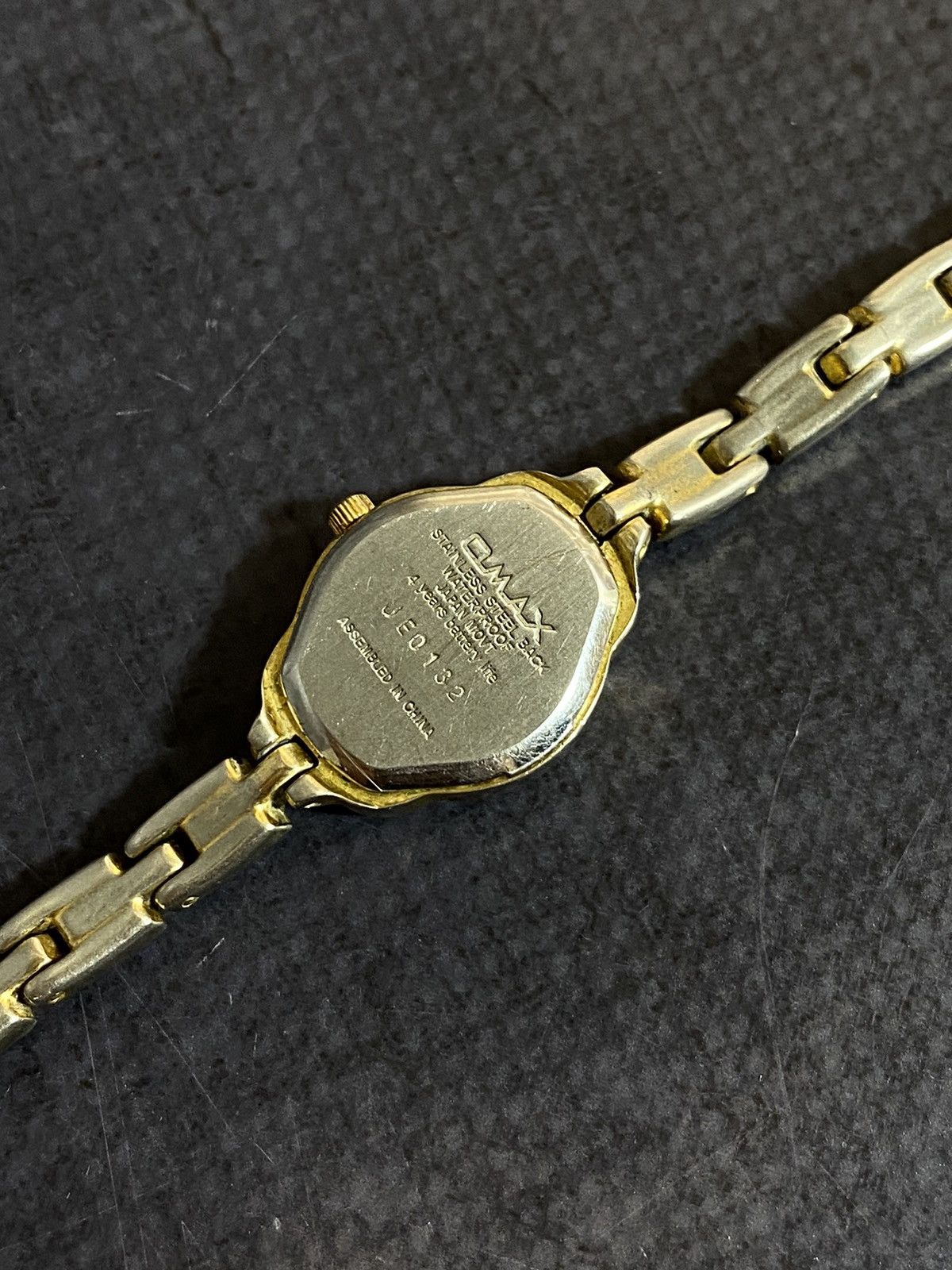 Vintage Elegant Omax Women’s Watch with Crystals Japanese Brand Size ONE SIZE - 4 Thumbnail