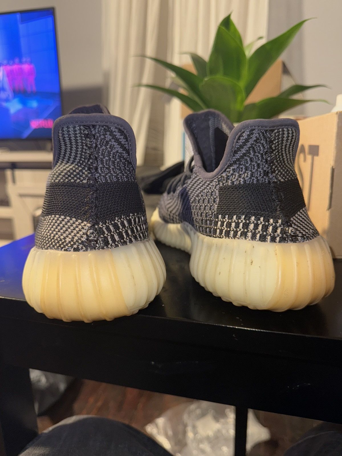 Adidas × Kanye West 350 carbon yeezy Size US 11 / EU 44 - 5 Thumbnail