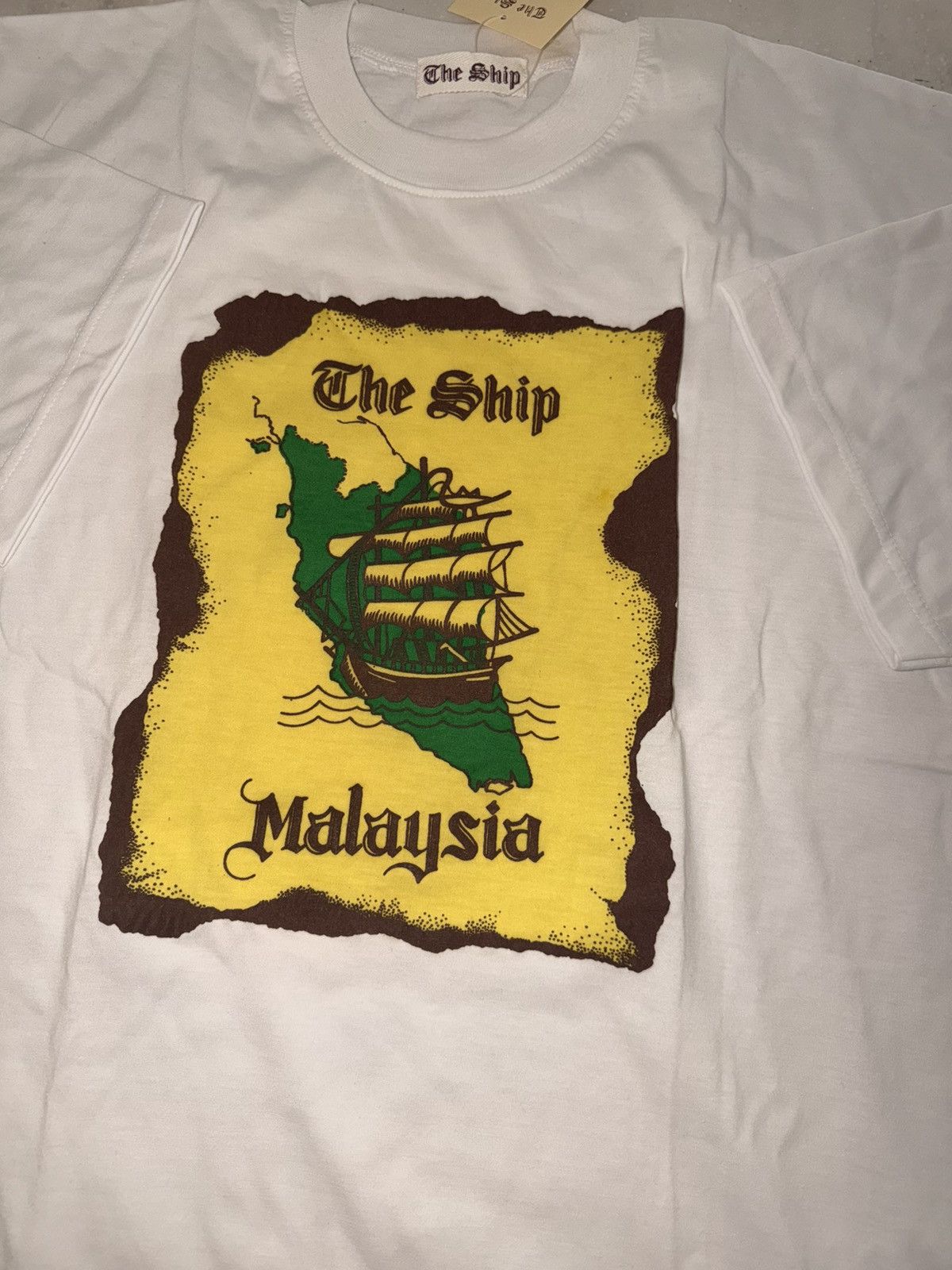 Vintage Y2K Malaysia tee Size US XL / EU 56 / 4 - 2 Thumbnail