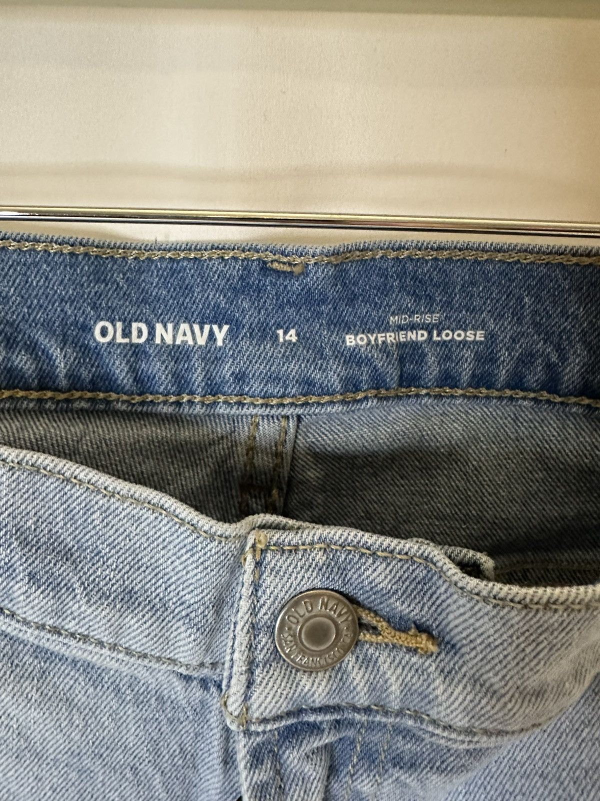 Old Navy Old Navy Women’s Size 14 Mid Rise boyfriend Loose Denim Jean Size 34" / US 12 / IT 48 - 4 Thumbnail