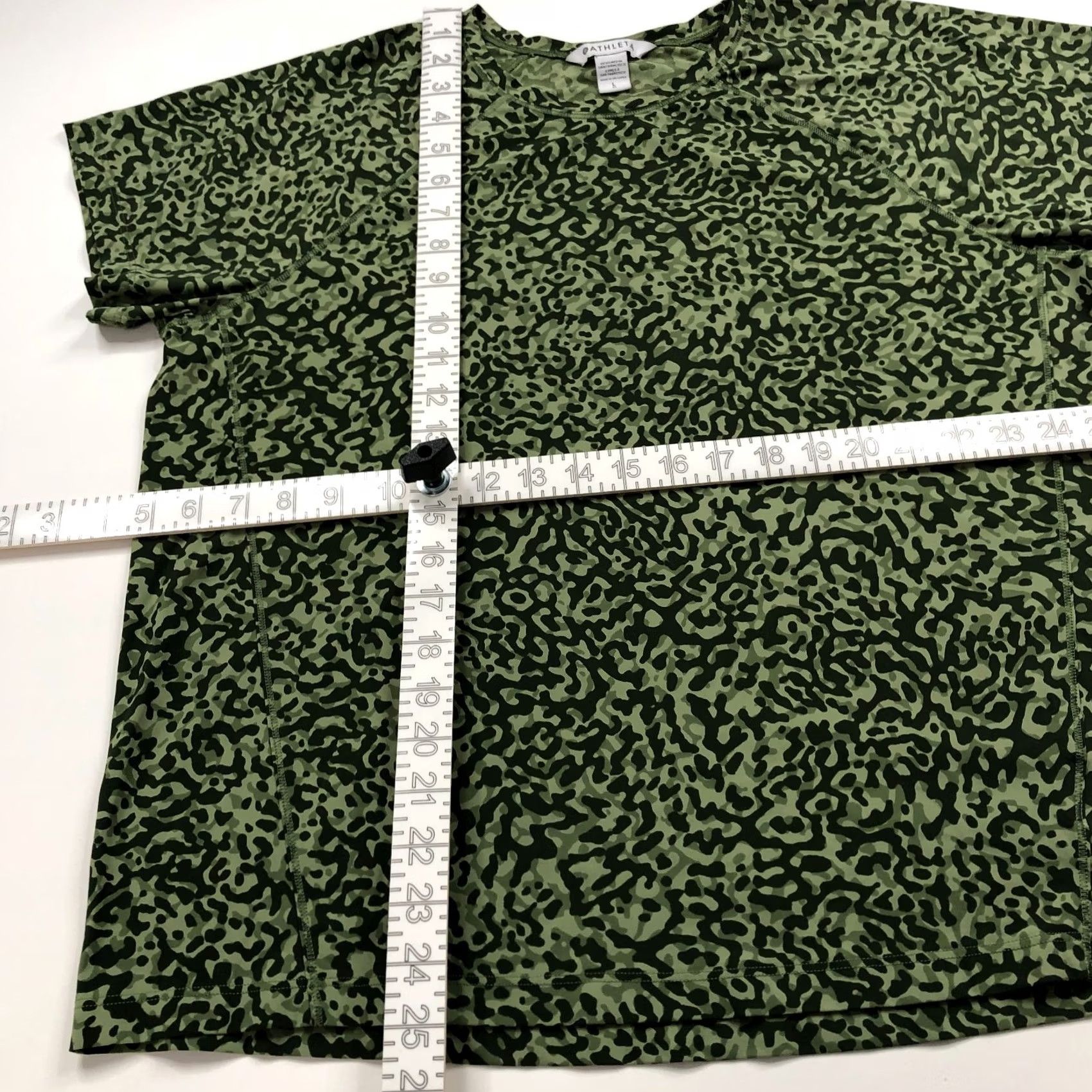 Athleta Athleta Ultimate Train Printed Tee Large Athleisure Gym Pullover Top Camo Green Size L / US 10 / IT 46 - 3 Thumbnail
