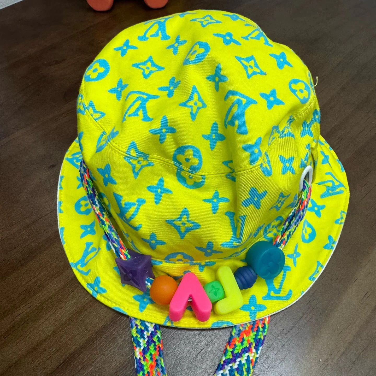 Louis Vuitton LV 2-sided neon green rainbow ribbon bucket hat OS Size ONE SIZE - 1 Thumbnail