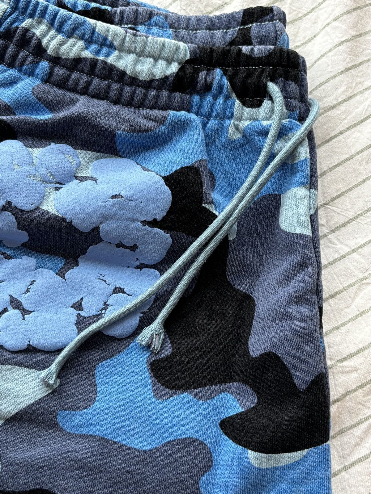 DENIM TEARS Denim Tears The Cotton Wreath Sweatpant Blue Camo Size US 33 - 3 Thumbnail