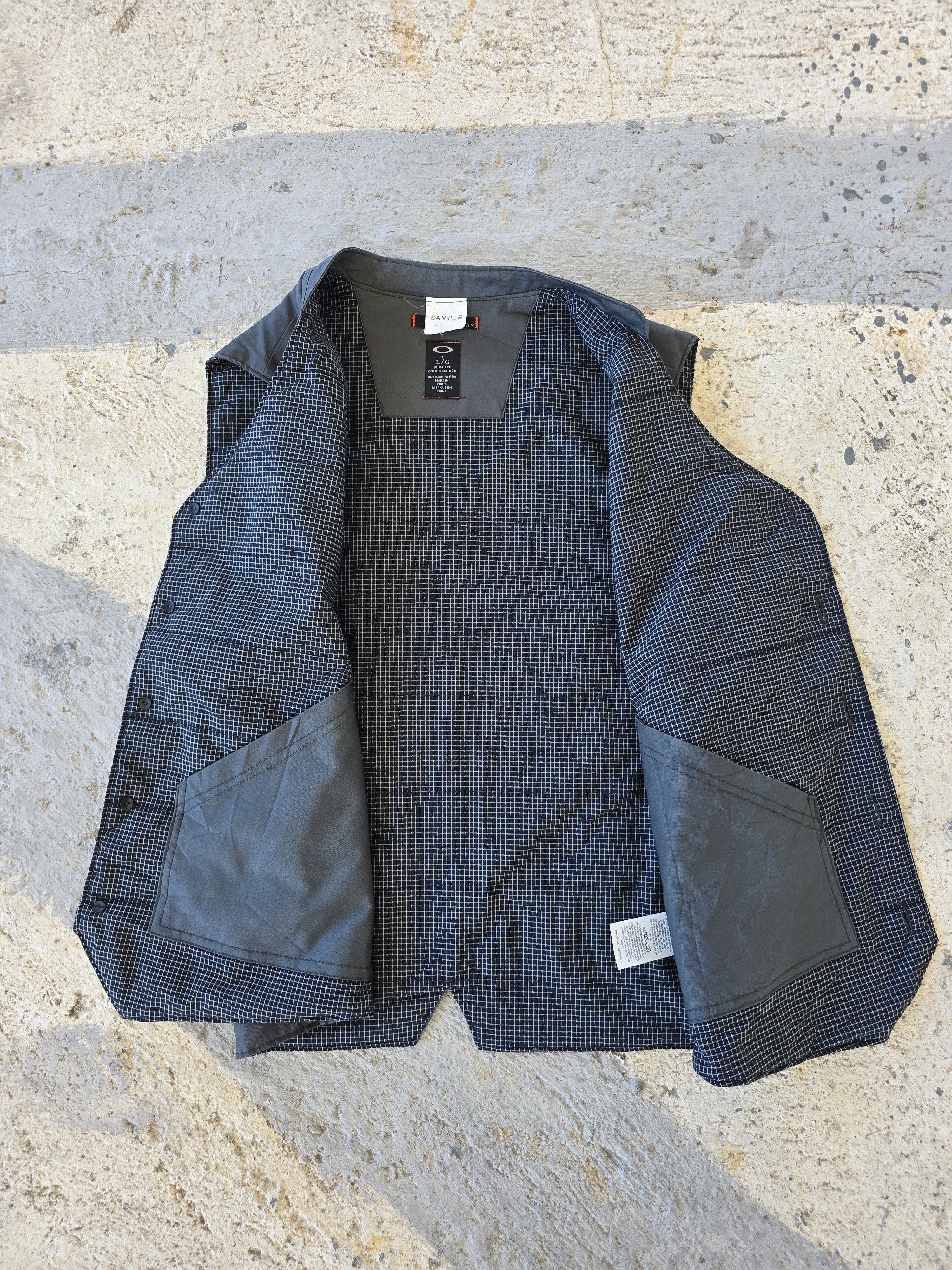 Oakley SAMPLE Vintage Tactical Icon Vest Size US L / EU 52-54 / 3 - 6 Thumbnail