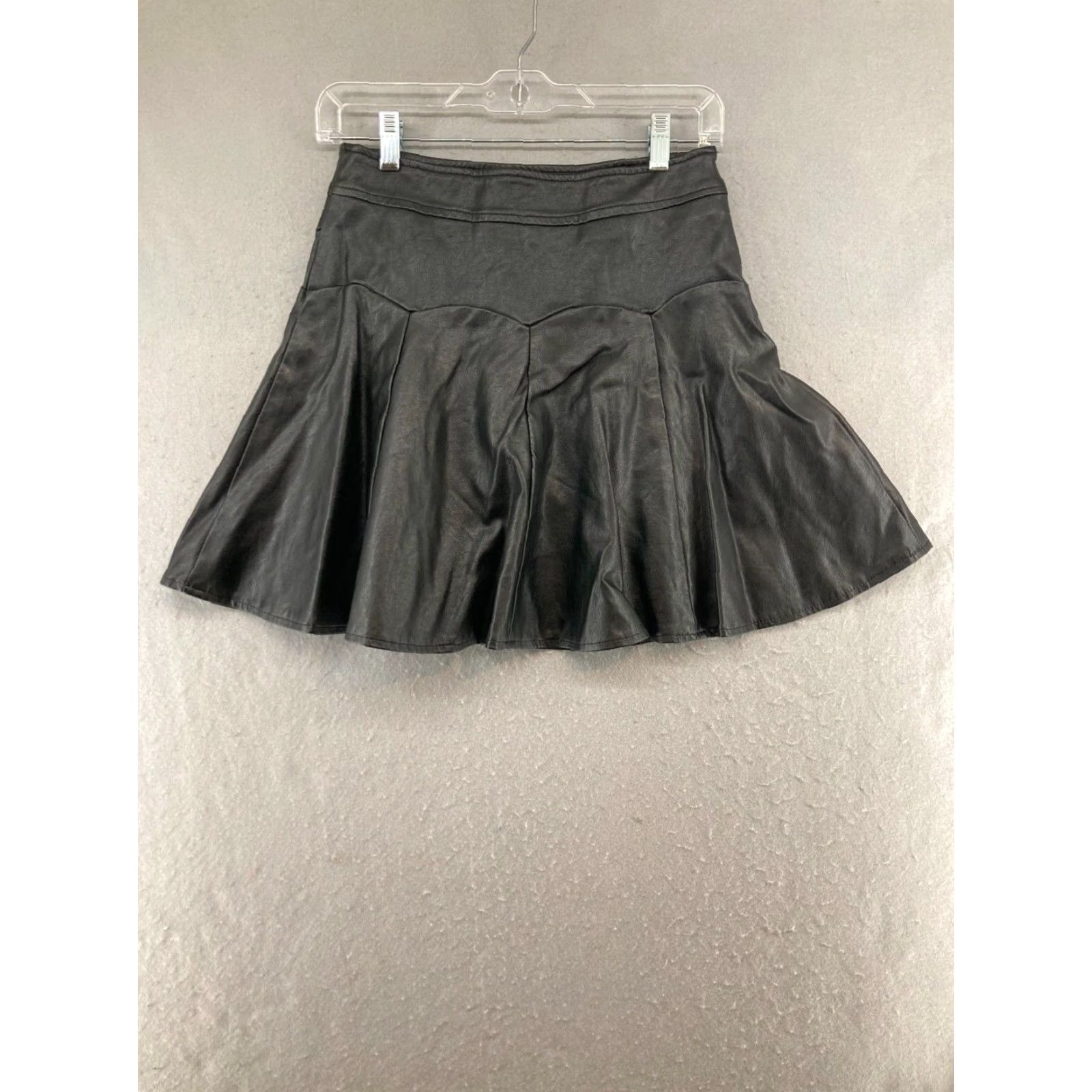 Vintage VINTAGE Leather Mini Skirt Womens Short High Waist Black Boho Festival Rock 2 Size 26" / US 2 / IT 38 - 5 Thumbnail