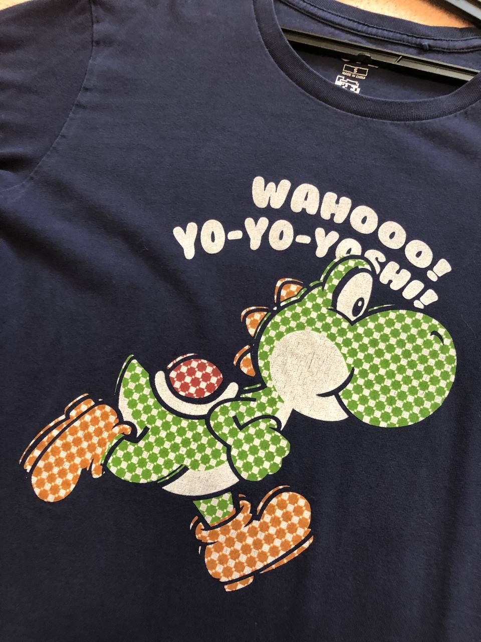 Uniqlo Uniqlo T-shirt Graphique Super Mario Nintendo Yoshi Size S Size US S / EU 44-46 / 1 - 6 Thumbnail