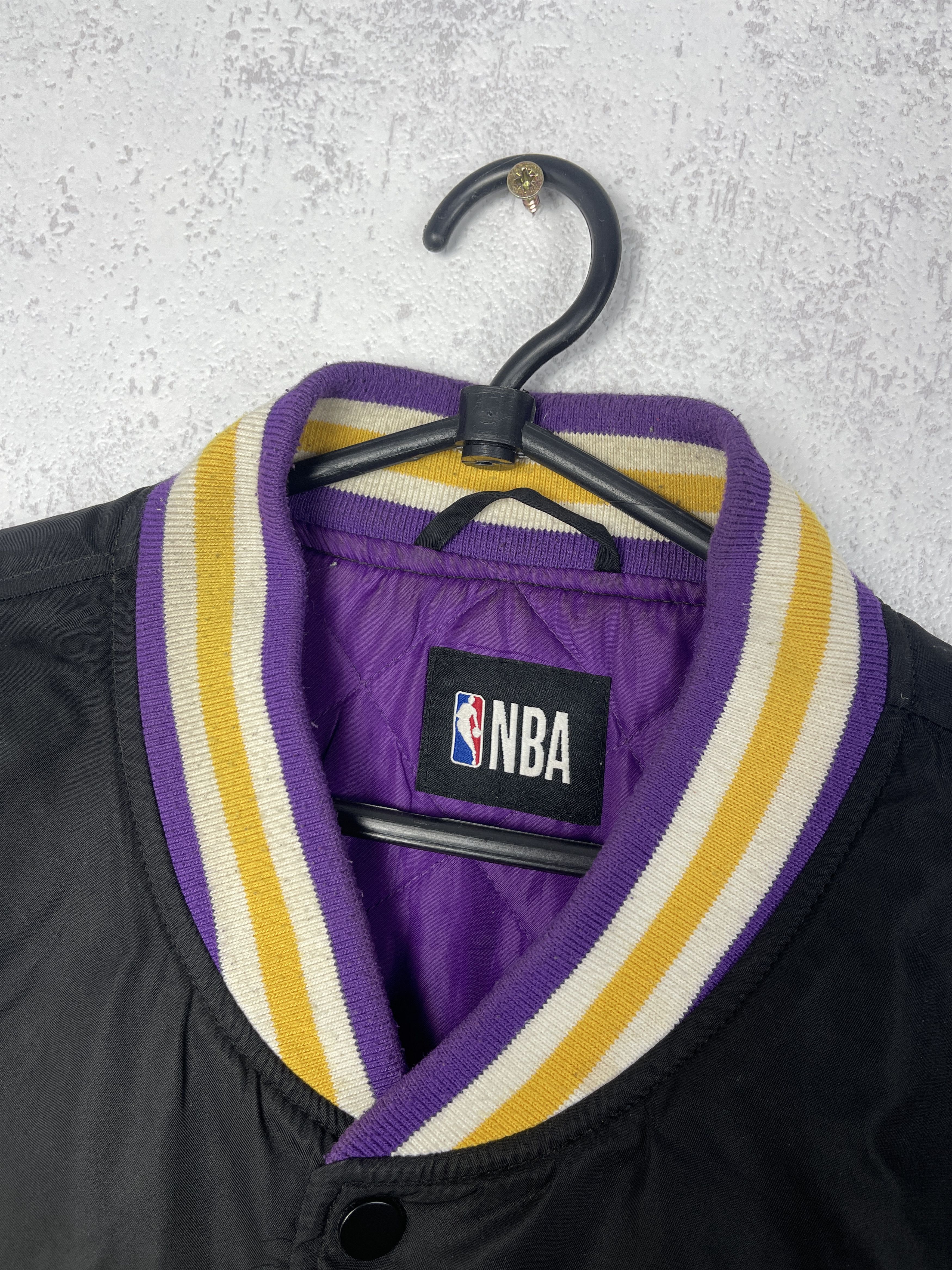 NBA Los Angeles Lakers Bomber Jacket LeBron James 6 Size US XL / EU 56 / 4 - 4 Thumbnail