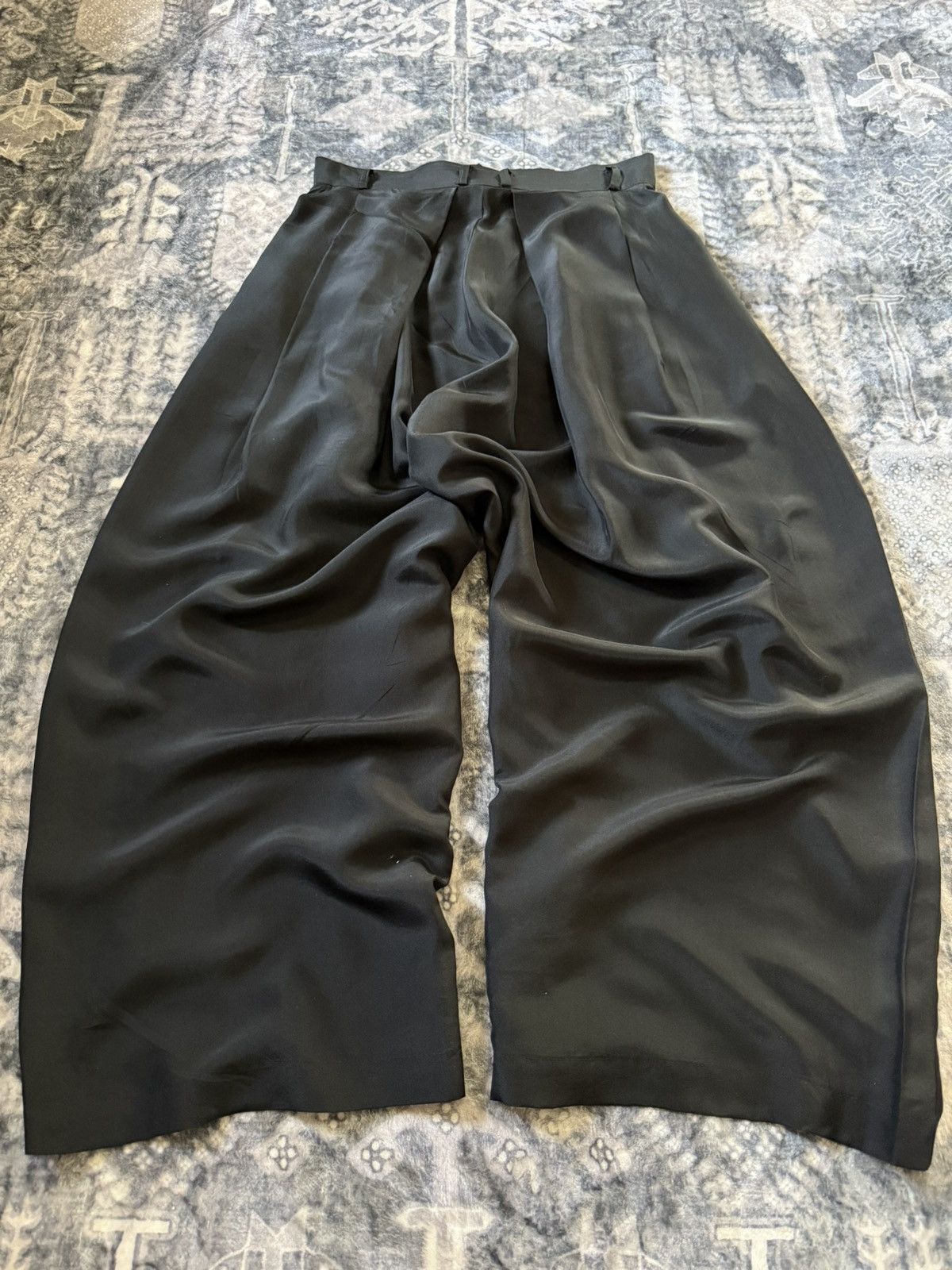 Yohji Yamamoto S/S 04 YOHJI YAMAMOTO Pleated Wide Leg Black Silk Pants Size US 30 / EU 46 - 2 Thumbnail