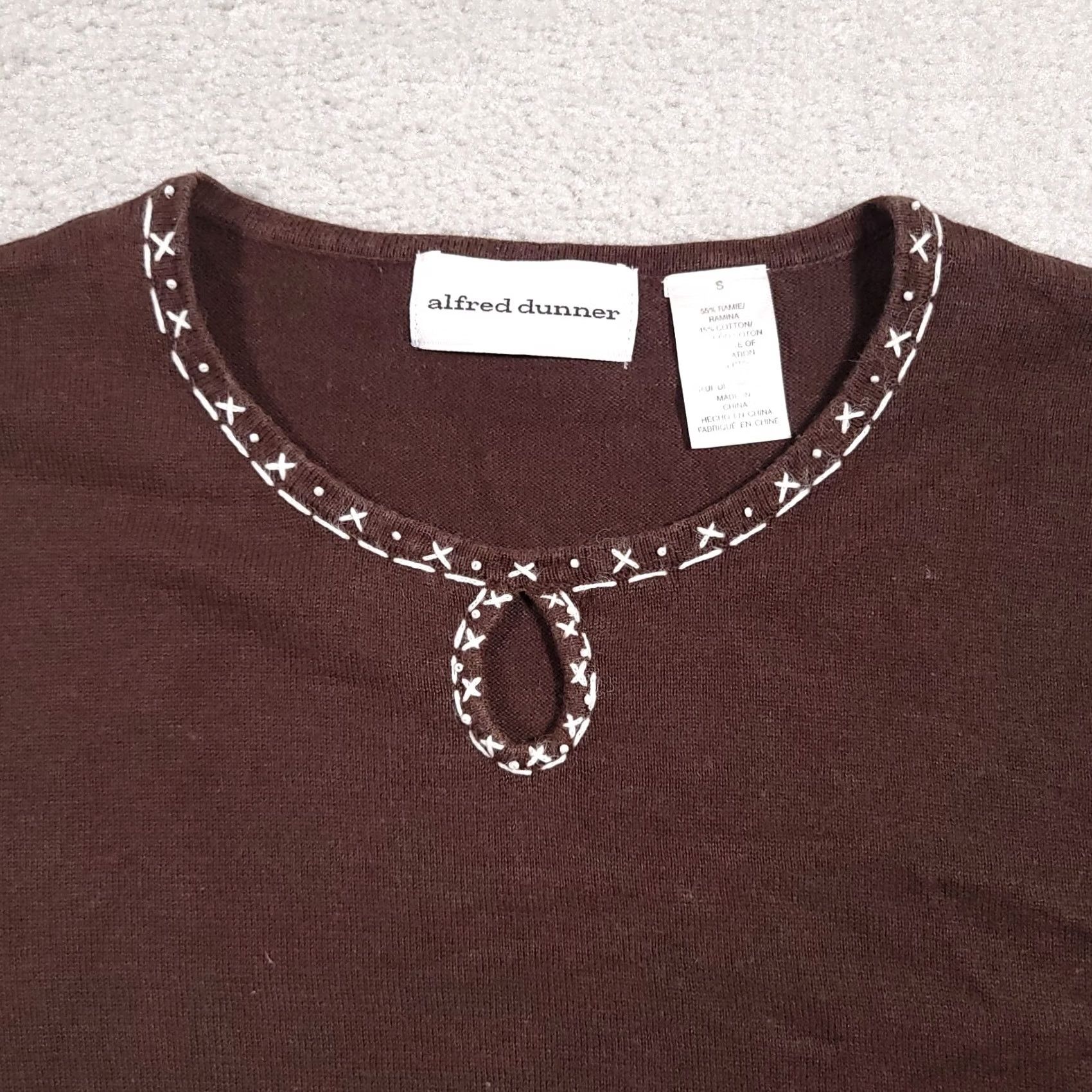 Vintage Alfred Dunner Shirt Women's Small Brown Stretch Short Sleeve Knit Embroidered Size S / US 4 / IT 40 - 3 Thumbnail