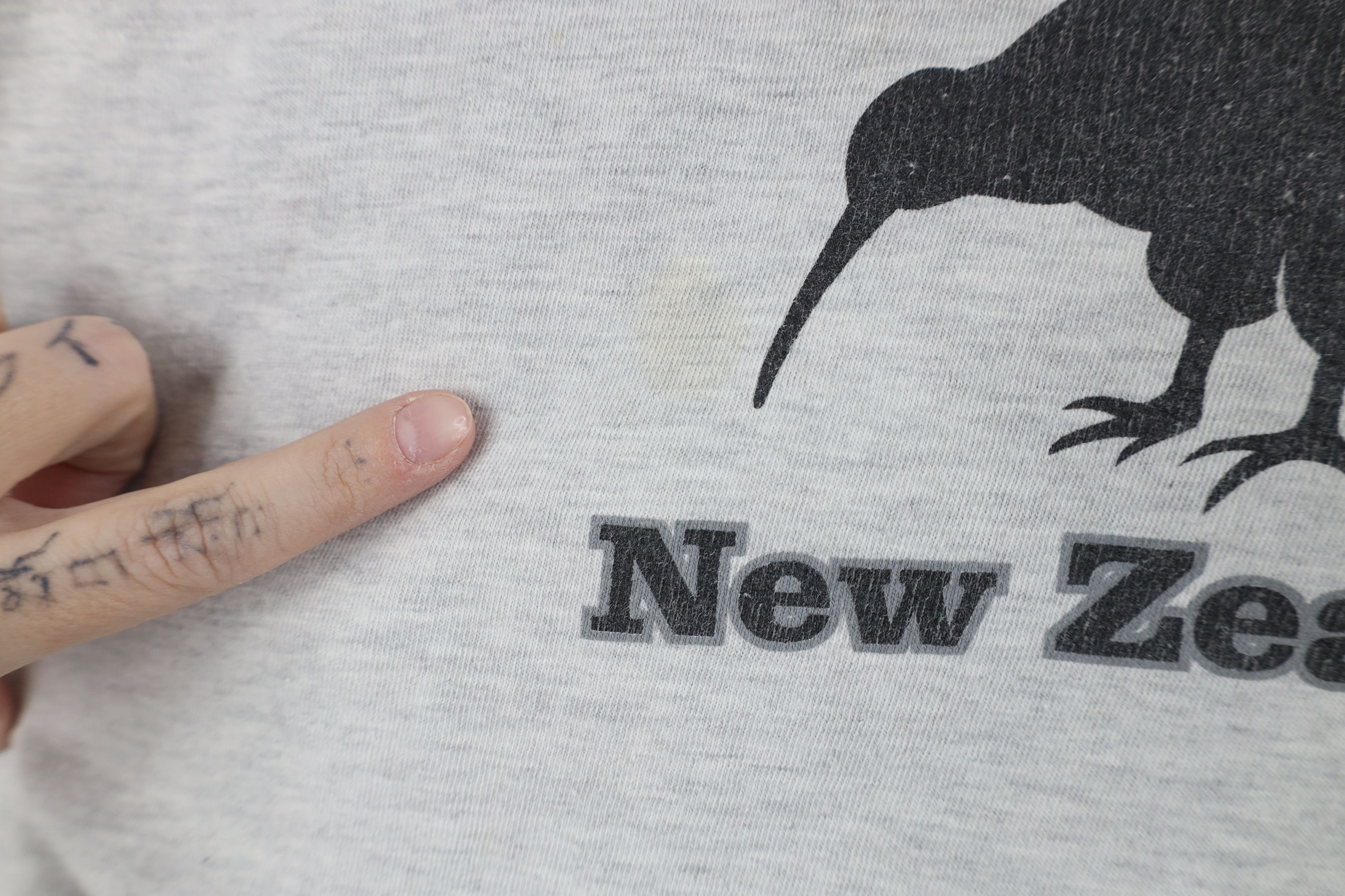Vintage Vintage 90s Streetwear Heavy New Zealand Kiwi Bird T-Shirt Size US XL / EU 56 / 4 - 5 Thumbnail