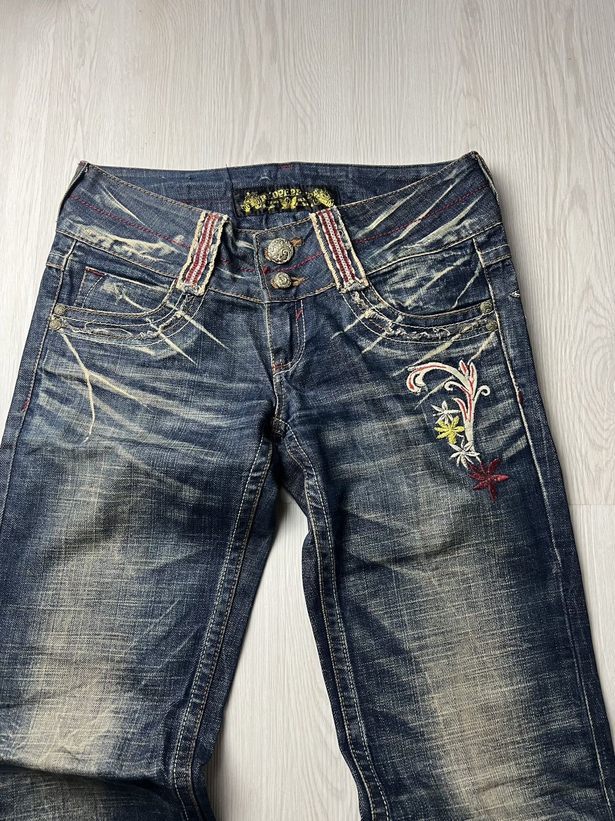 If Six Was Nine × Japanese Brand × Le Grande Bleu (L.G.B.) Red Pepper Acid Wash Embroidered Flared Jeans Size US 31 - 3 Thumbnail