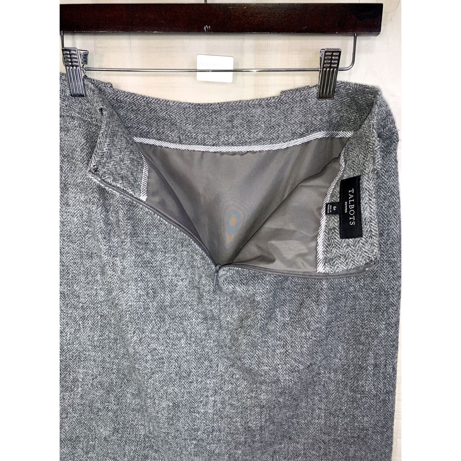 Talbots Talbots Petites Herringbone Weave Gray Wool Blend A-Line Skirt Womens 6P-11720 Size 28" / US 6 / IT 42 - 7 Thumbnail