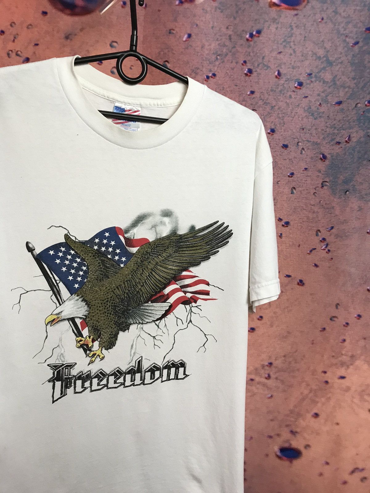 Vintage Vintage Freedom Eagle American Flag USA 90s t shirt Size US L / EU 52-54 / 3 - 1 Thumbnail