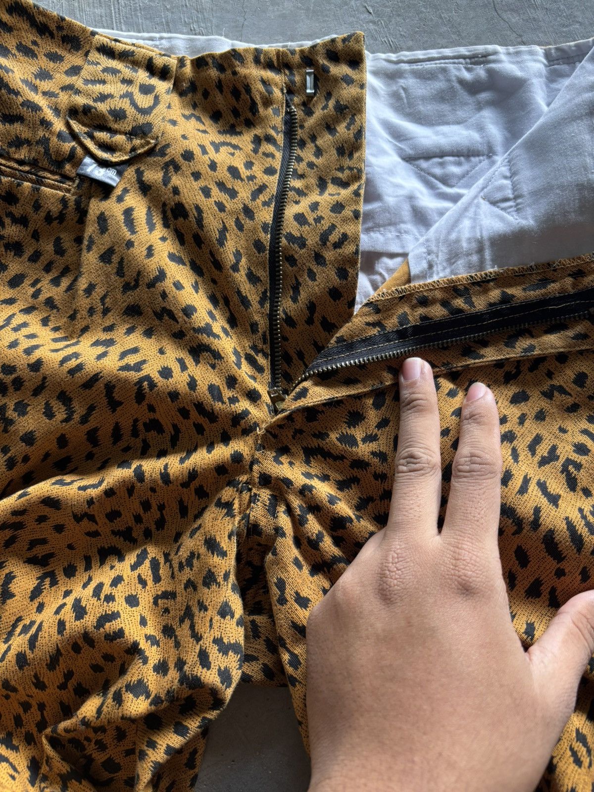 20471120 × Hysteric Glamour × Japanese Brand CRAZY VEMMAX CHEETAH LEOPARD NIKKAPOKKA TOBI PANTS JAPANESE Size US 30 / EU 46 - 3 Thumbnail