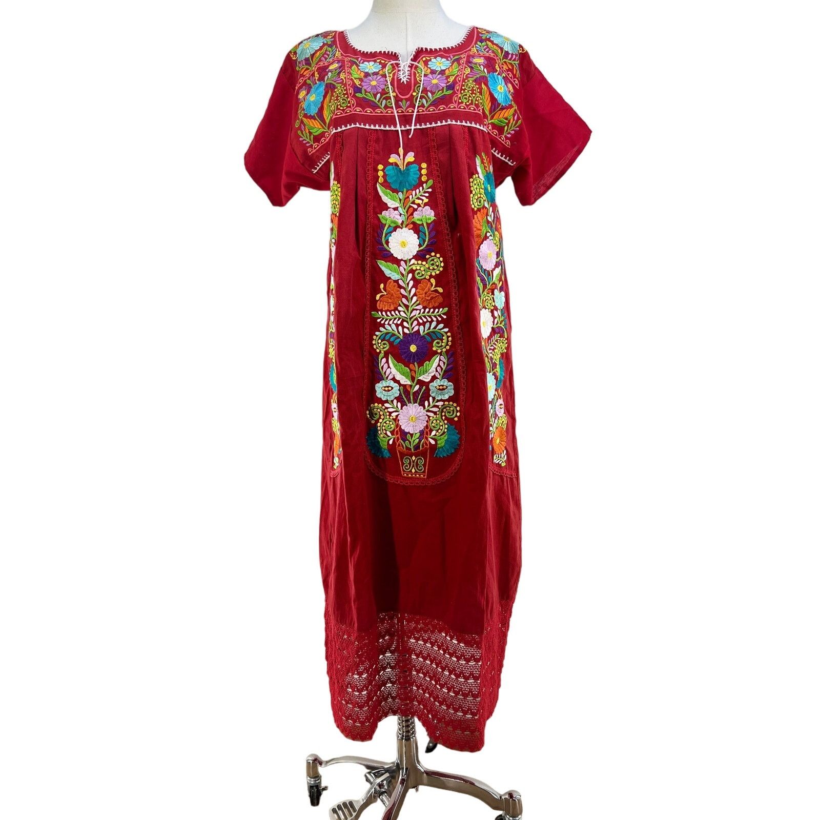 Handmade Handmade Embroidered Floral Mexican Dress Red Size M / US 6-8 / IT 42-44 - 1 Thumbnail
