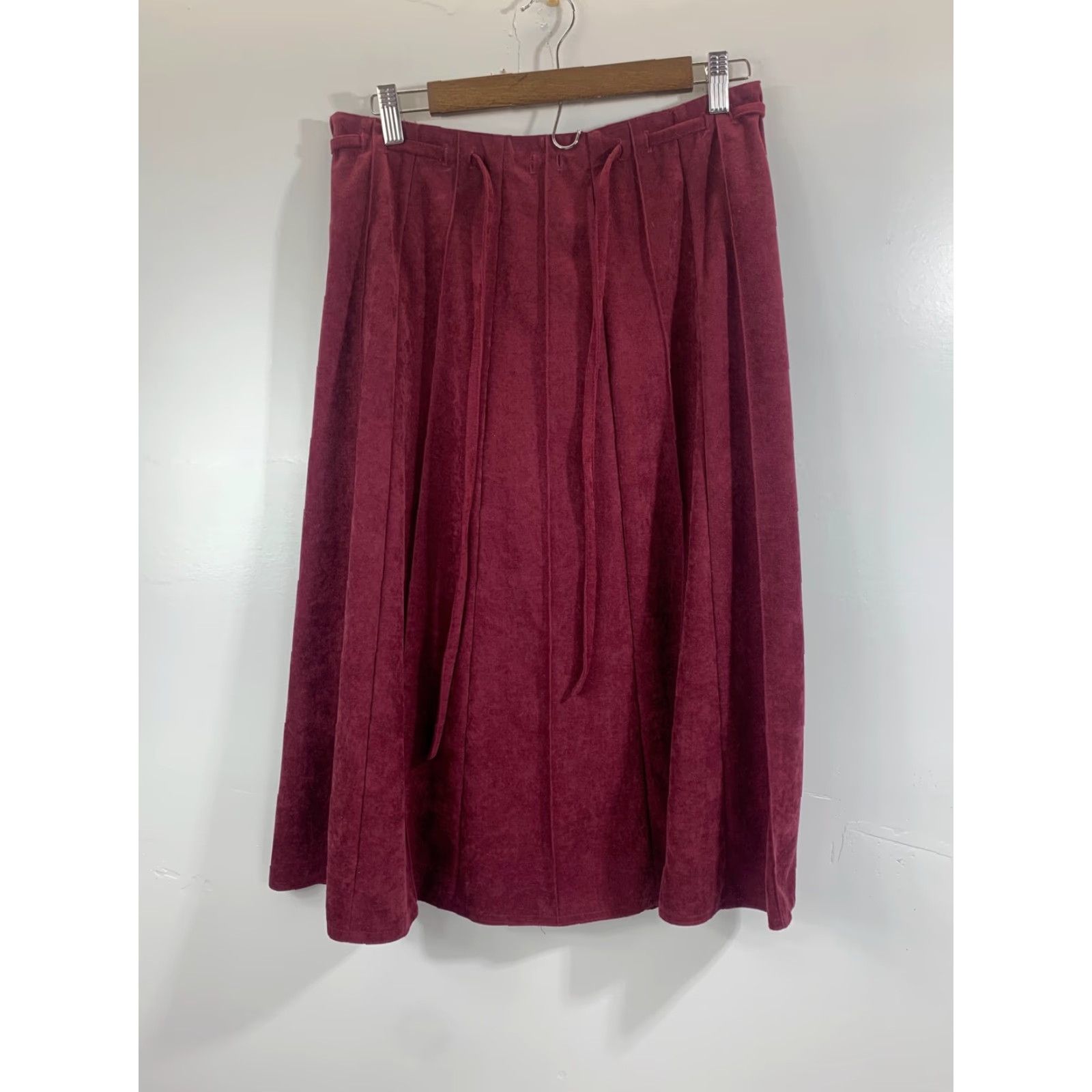 Vintage VINTAGE Koret of California Women's Skirt Knee Length Suede Burgundy 1960s Size 14 Feminine Pencil/Straight Womens Size 36" / US 14 / IT 50 - 2 Thumbnail