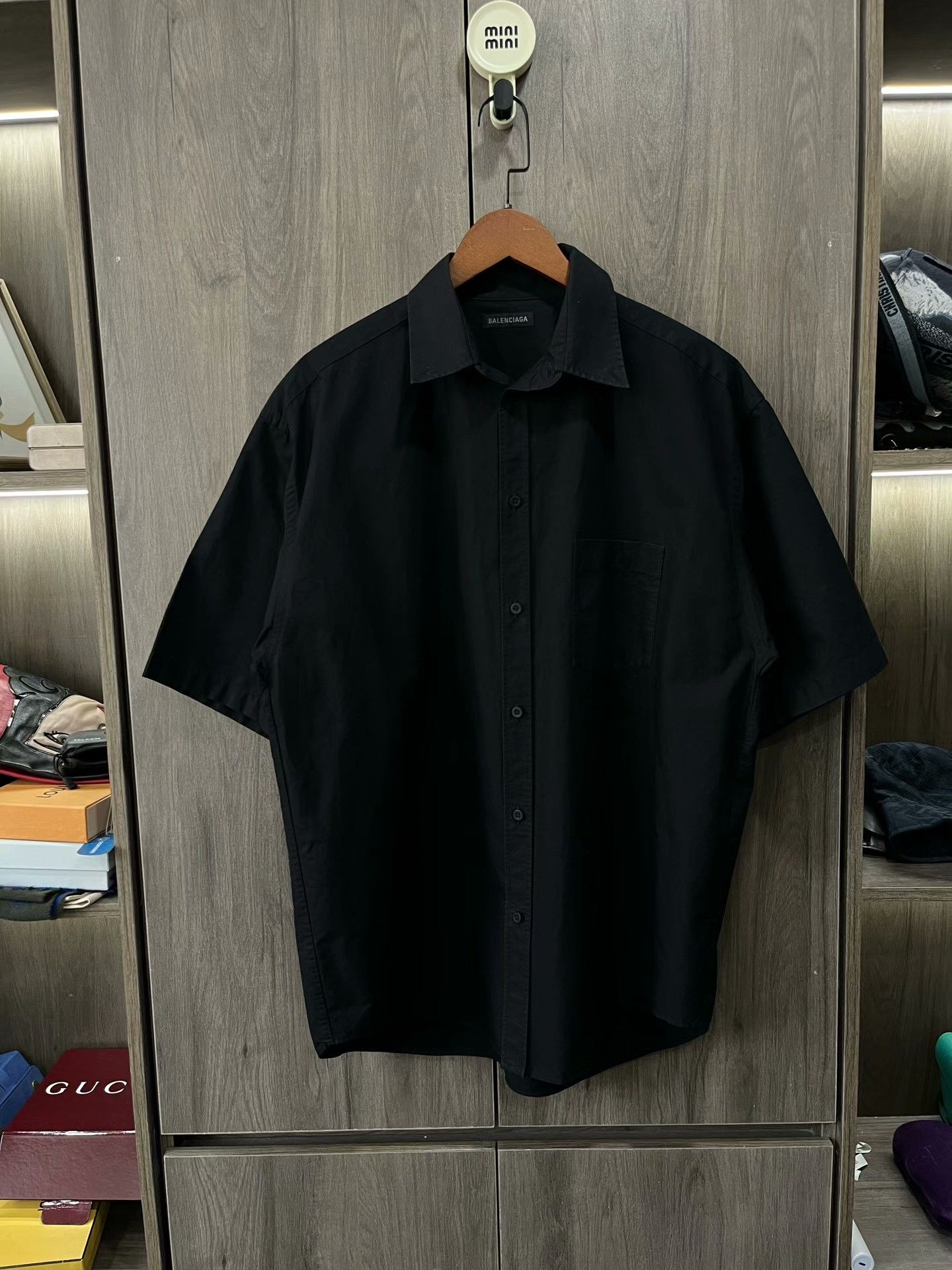 Balenciaga Balenciaga Spray Unity Logo Short Sleeve Shirt 37 Size US S / EU 44-46 / 1 - 1 Thumbnail