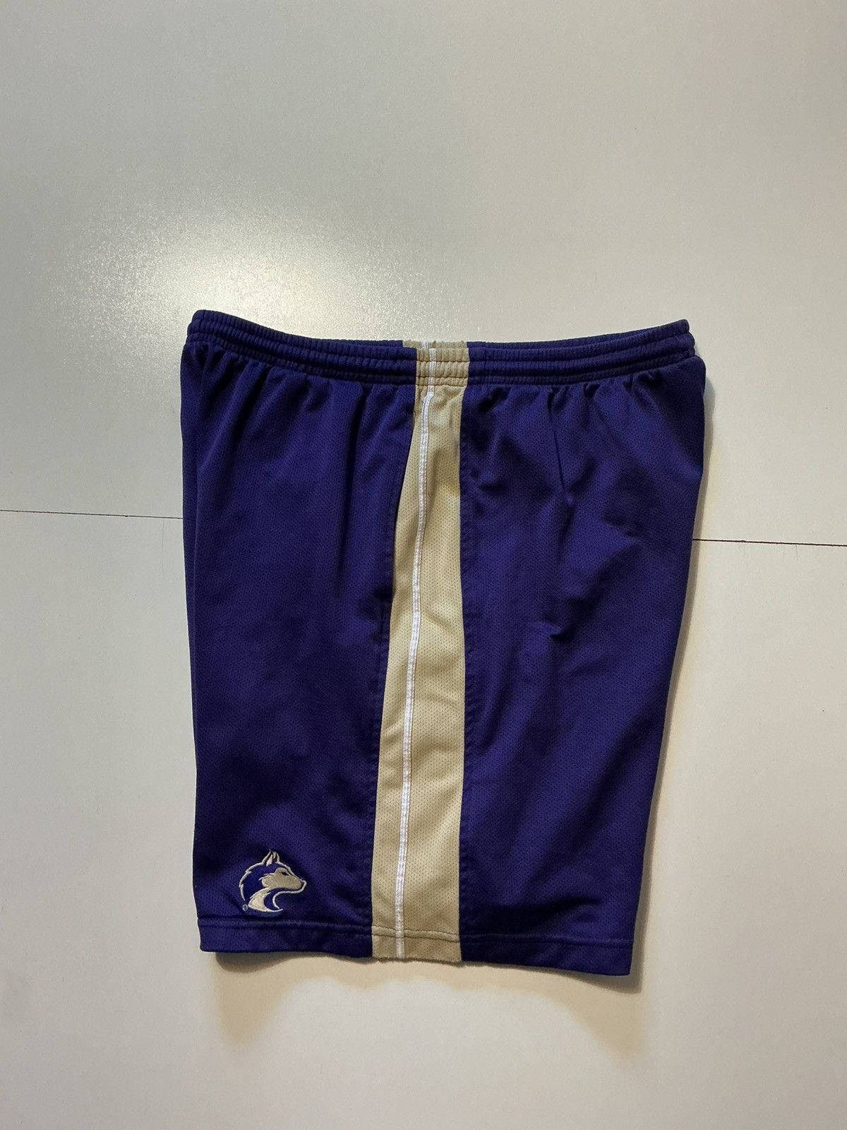 Nike Nike Washington University Huskies 8” Basketball Shorts Size US 36 / EU 52 - 4 Thumbnail