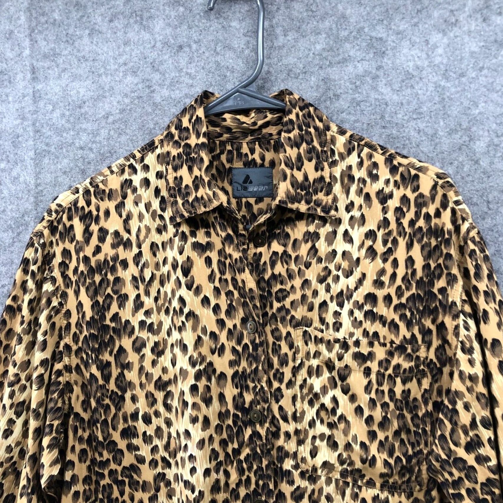 Vintage Vintage Lizwear Leopard Print Shirt Womens S Long Sleeve Rayon Button Down Size S / US 4 / IT 40 - 3 Thumbnail