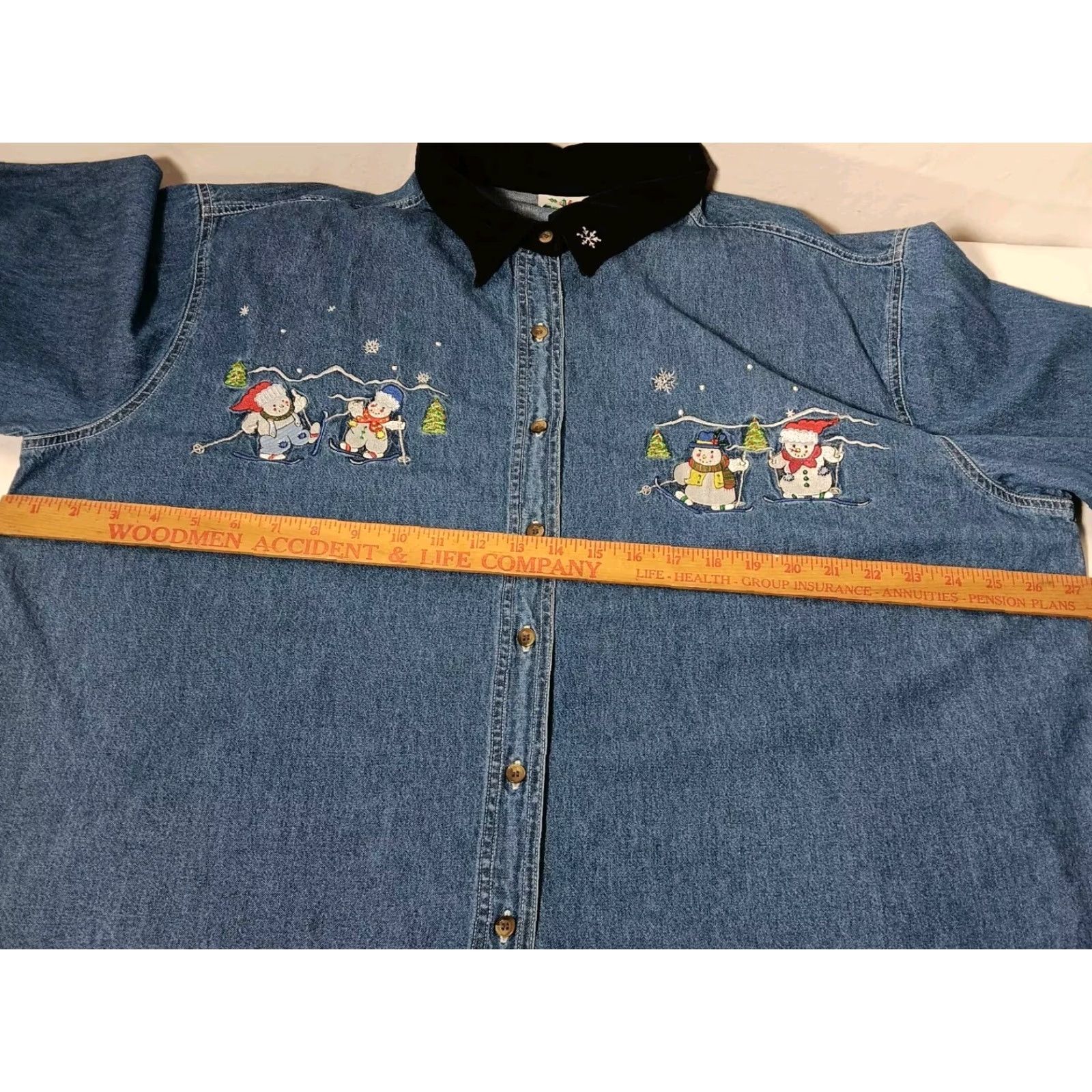 Vintage VINTAGE Nutcracker Plus Size Shirt Women 24W Button Up Long Sleeve Chambray Blue Velvet Collar Embroidered Snowman Christmas Size 4XL / US 24-26 - 4 Thumbnail