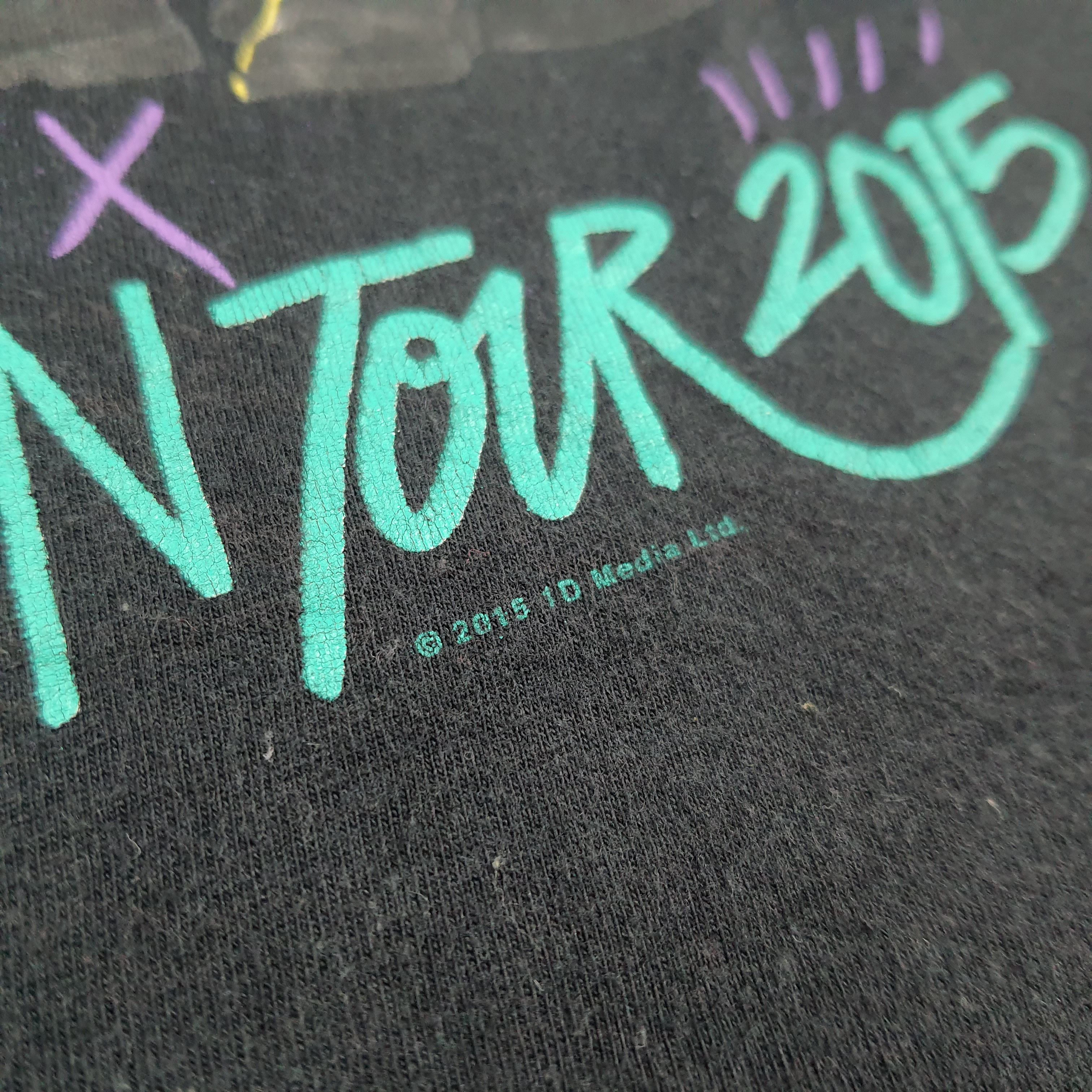 Band Tees Vintage One Direction 1D 2015 Tour Tshirt C301N77 Size US M / EU 48-50 / 2 - 3 Thumbnail