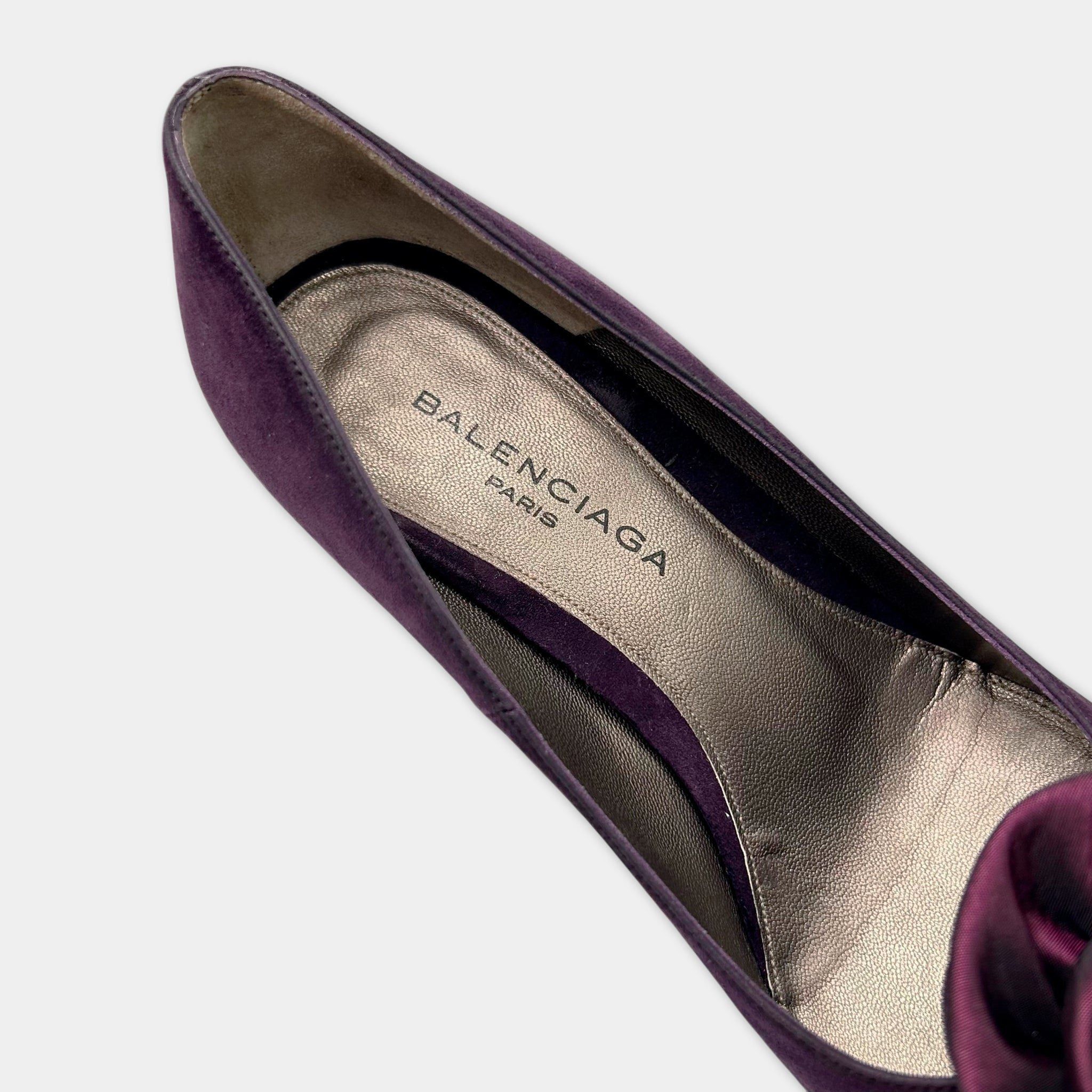 Balenciaga Balenciaga 2002 Purple Suede Rose Pumps Size US 7 / IT 37 - 6 Thumbnail