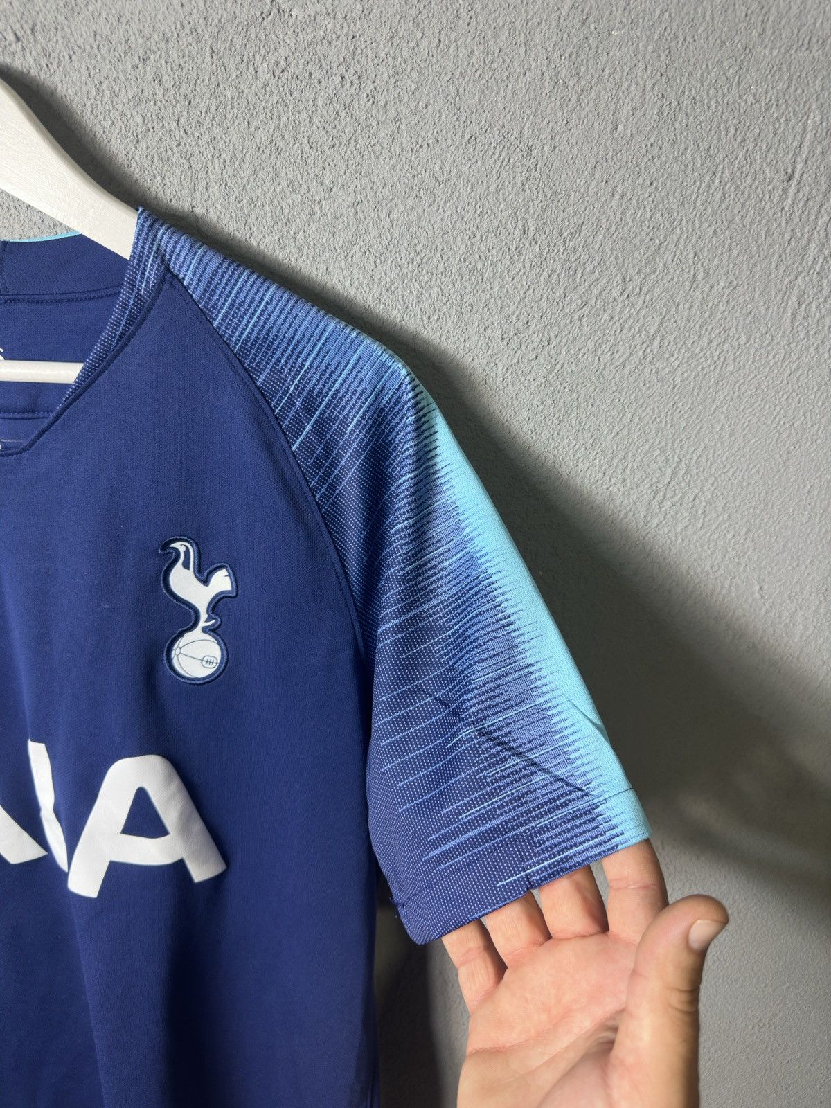 Nike TOTTENHAM HOTSPUR 2018 2019 AWAY SHIRT JERSEY NIKE Size US M / EU 48-50 / 2 - 4 Thumbnail