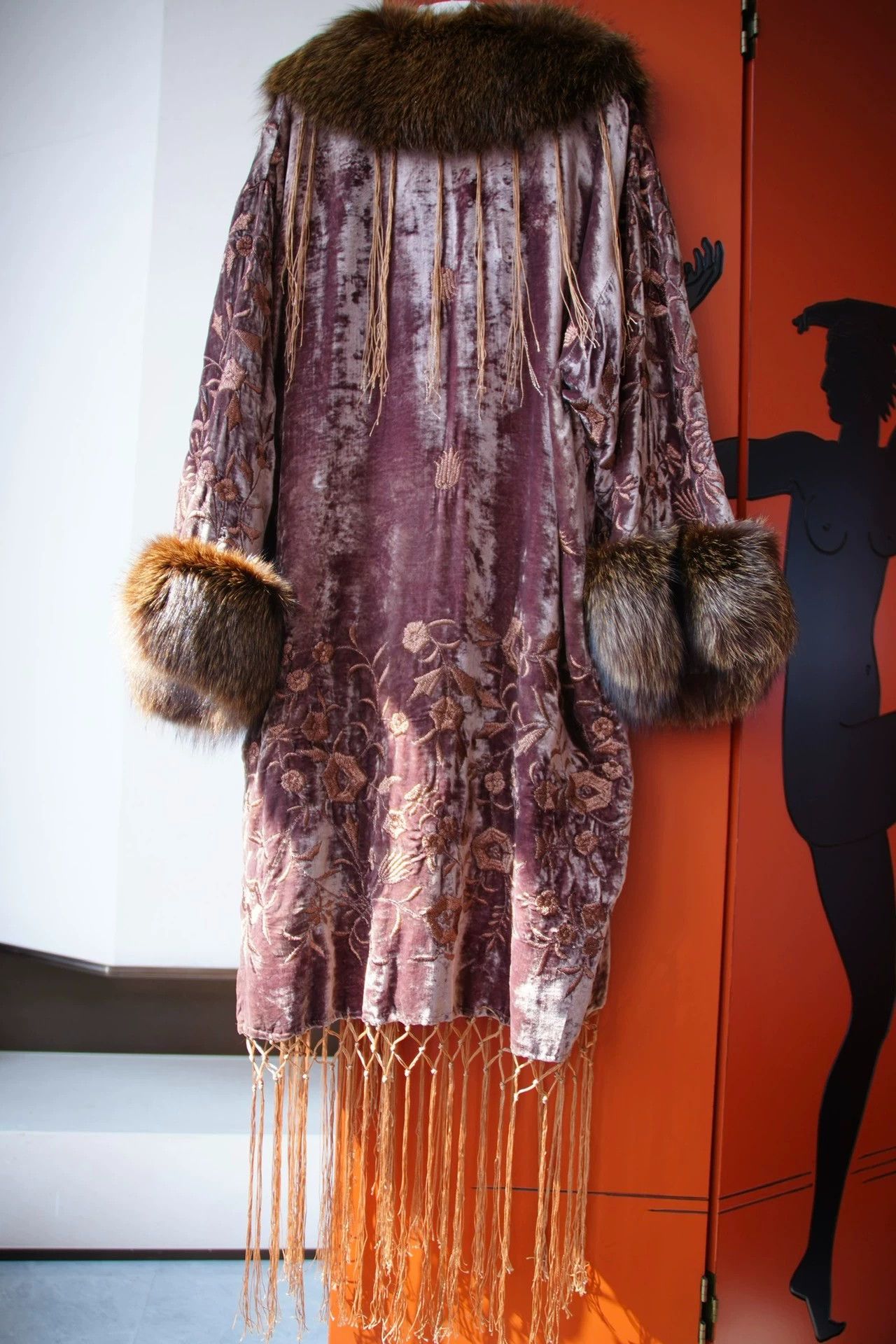 Other 1990s Vintage Plum Velvet Embroidered Tassel Fox Fur Kimono Size ONE SIZE - 9 Thumbnail