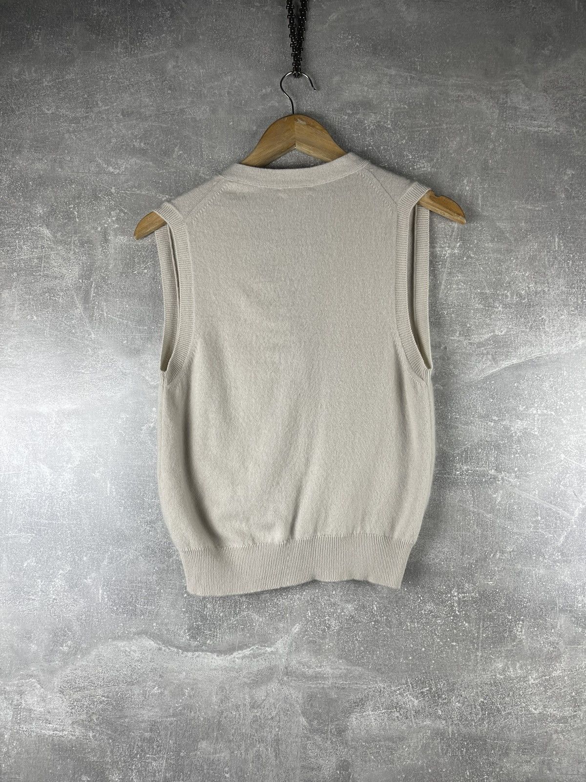 Margaret Howell Margaret Howell Cashmere Knit Vest with Button Front Beige Size S / US 4 / IT 40 - 6 Thumbnail