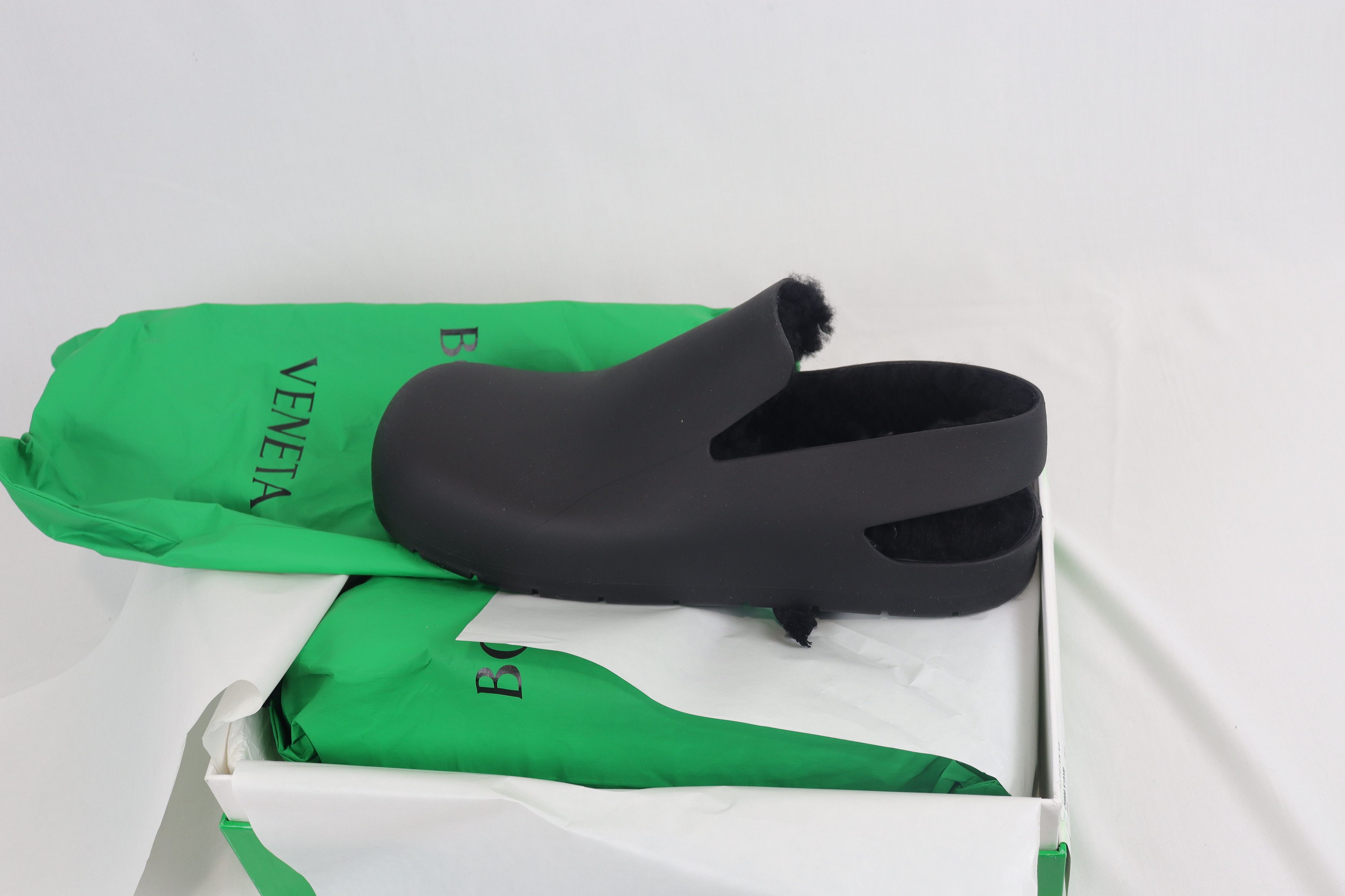 Bottega Veneta o1rshd1 Cozy Matt Rubber Sole Puddle Sandal in Black Size US 8 / EU 41 - 1 Thumbnail