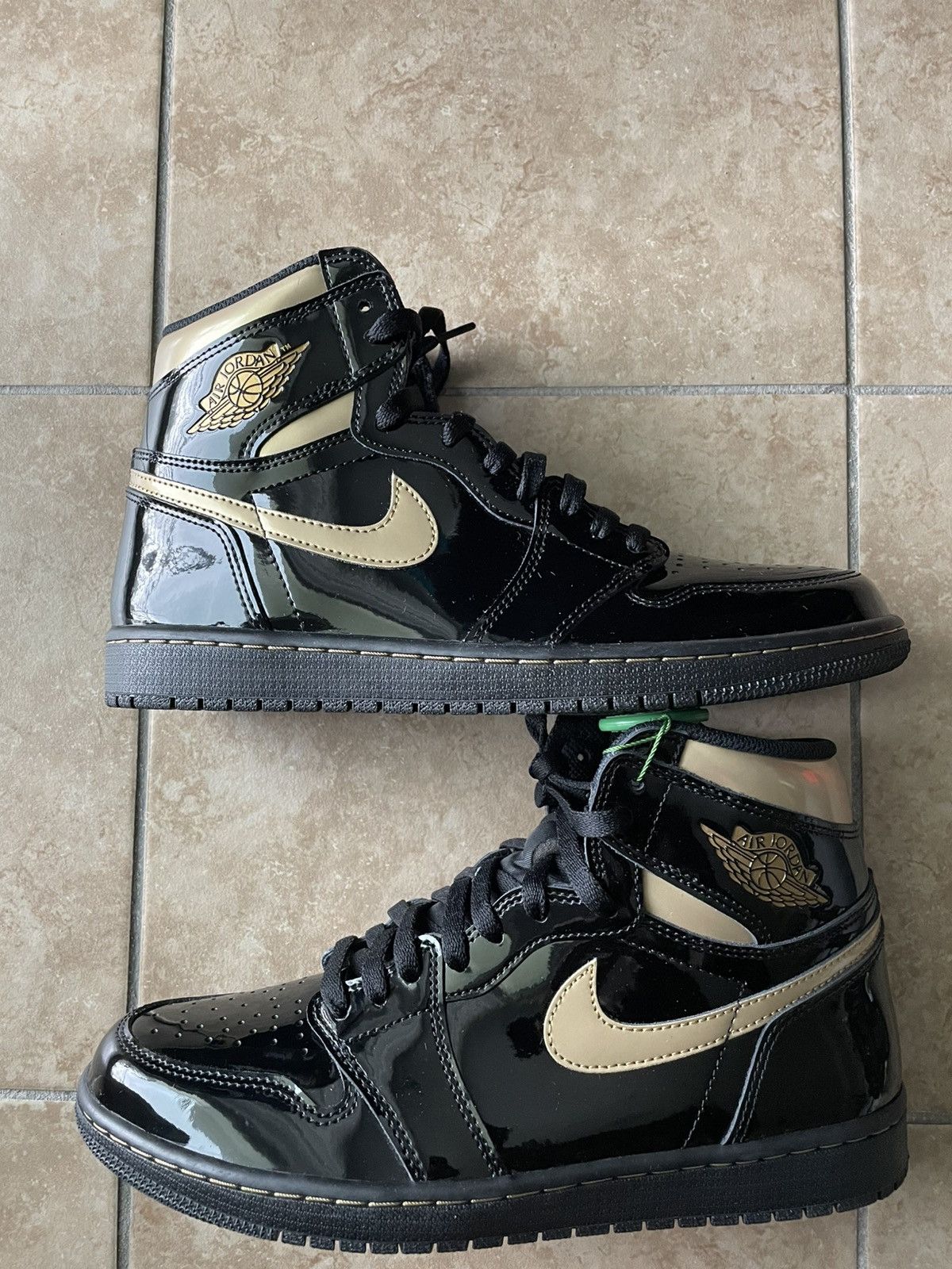 Jordan Brand AIR JORDAN 1 RETRO HIGH OG/ Size US 10.5 / EU 43-44 - 1 Thumbnail