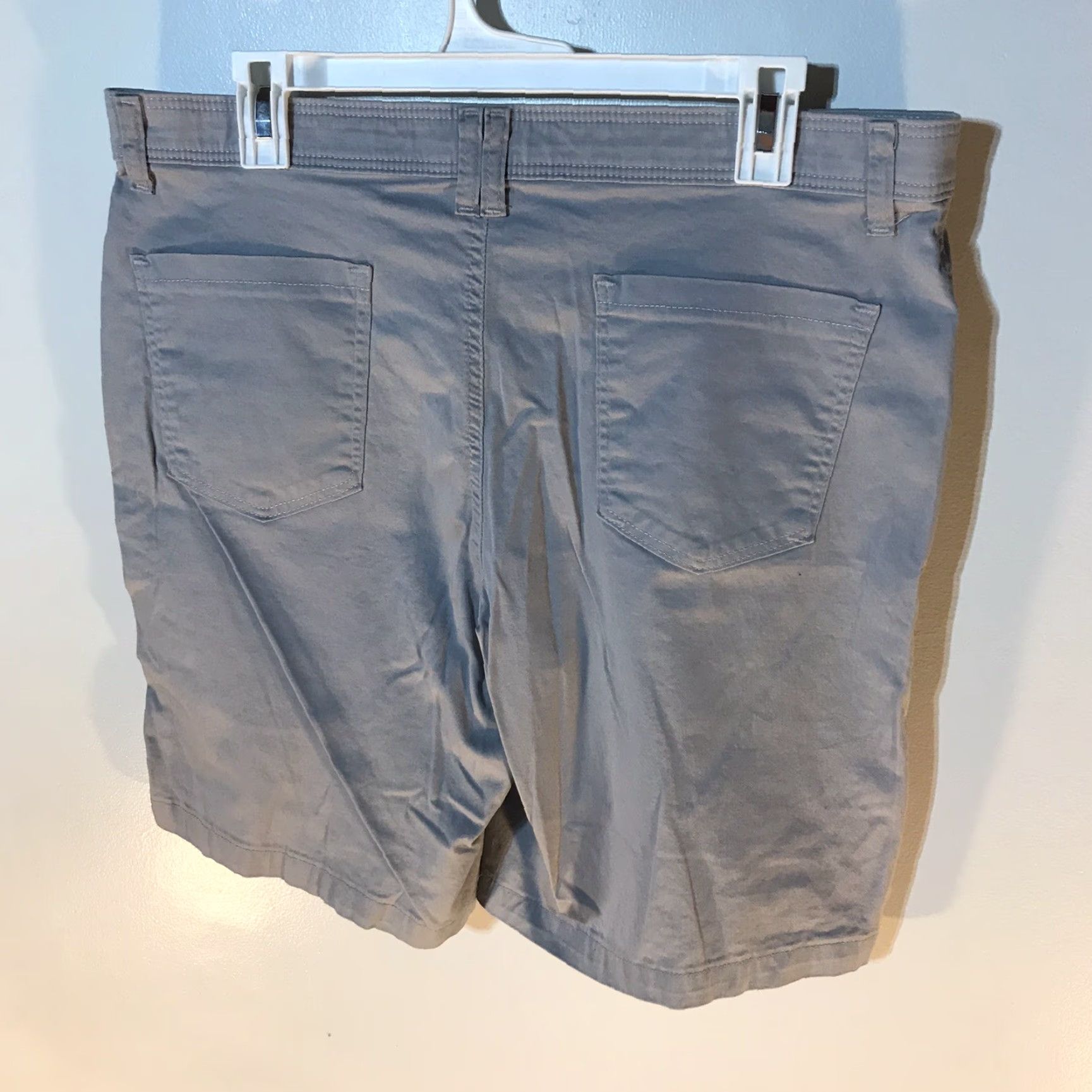 Lee VINTAGE Lee Khaki Bermuda Shorts Womens Size 14 Gray Classic 5-Pocket Lightweight Stretch Casual Travel Size 36" / US 14 / IT 50 - 2 Thumbnail