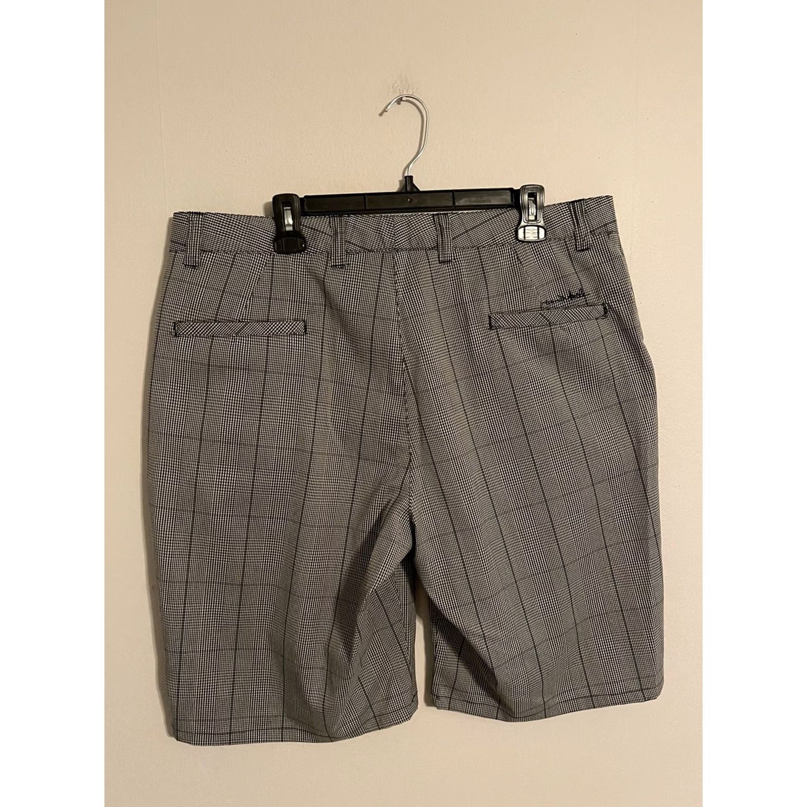 TravisMathew Travis Mathew Golf Shorts Mens 38 Gray Plaid Stretch Athletic Size US 38 / EU 54 - 3 Thumbnail