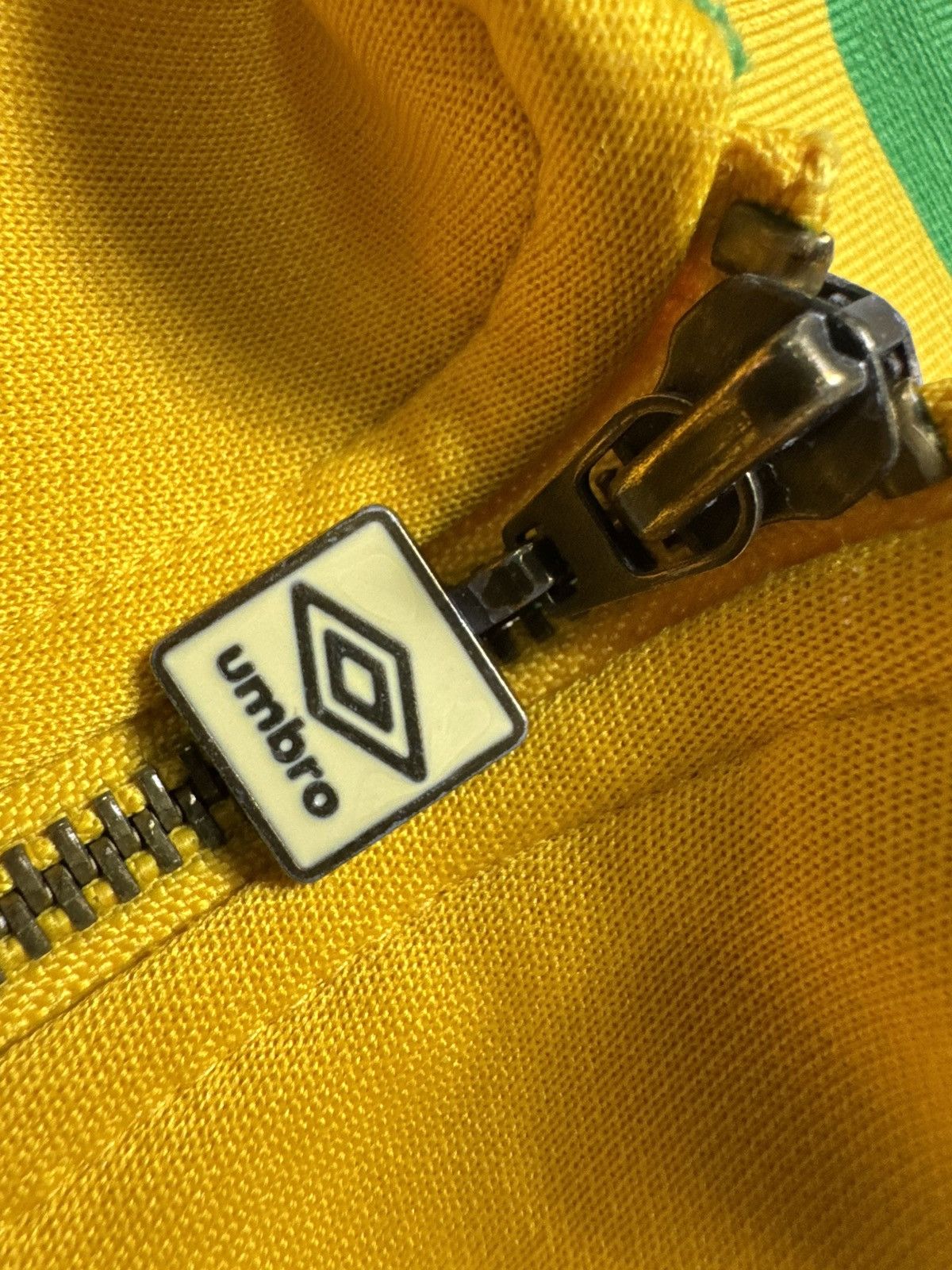 Umbro Umbro Brazil Team Football Sweatshirt Vintage Size XXL Size US XXL / EU 58 / 5 - 6 Thumbnail