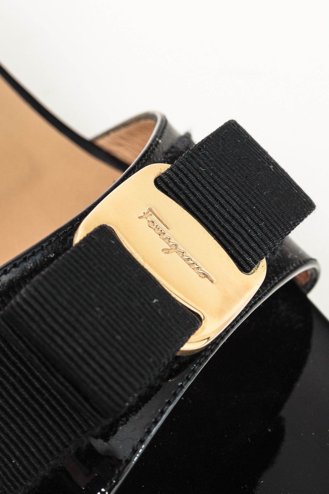 Salvatore Ferragamo Salvatore Ferragamo Glory Nero Patent Calf Bow Mules Size US 10 / IT 40 - 8 Thumbnail