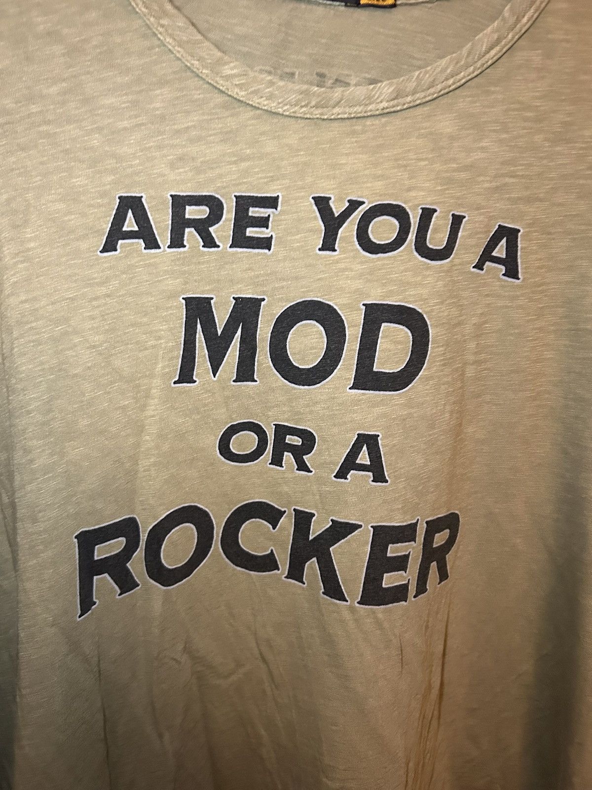 Johnson Motors Vintage Johnson Motors “Are you a mod or a rocker” t-shirt Size US XL / EU 56 / 4 - 6 Thumbnail