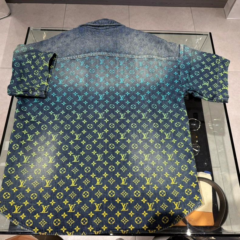 Louis Vuitton Louis Vuitton Blue Gradient Full Print Denim Jacket 2505-Ne Size US L / EU 52-54 / 3 - 2 Thumbnail