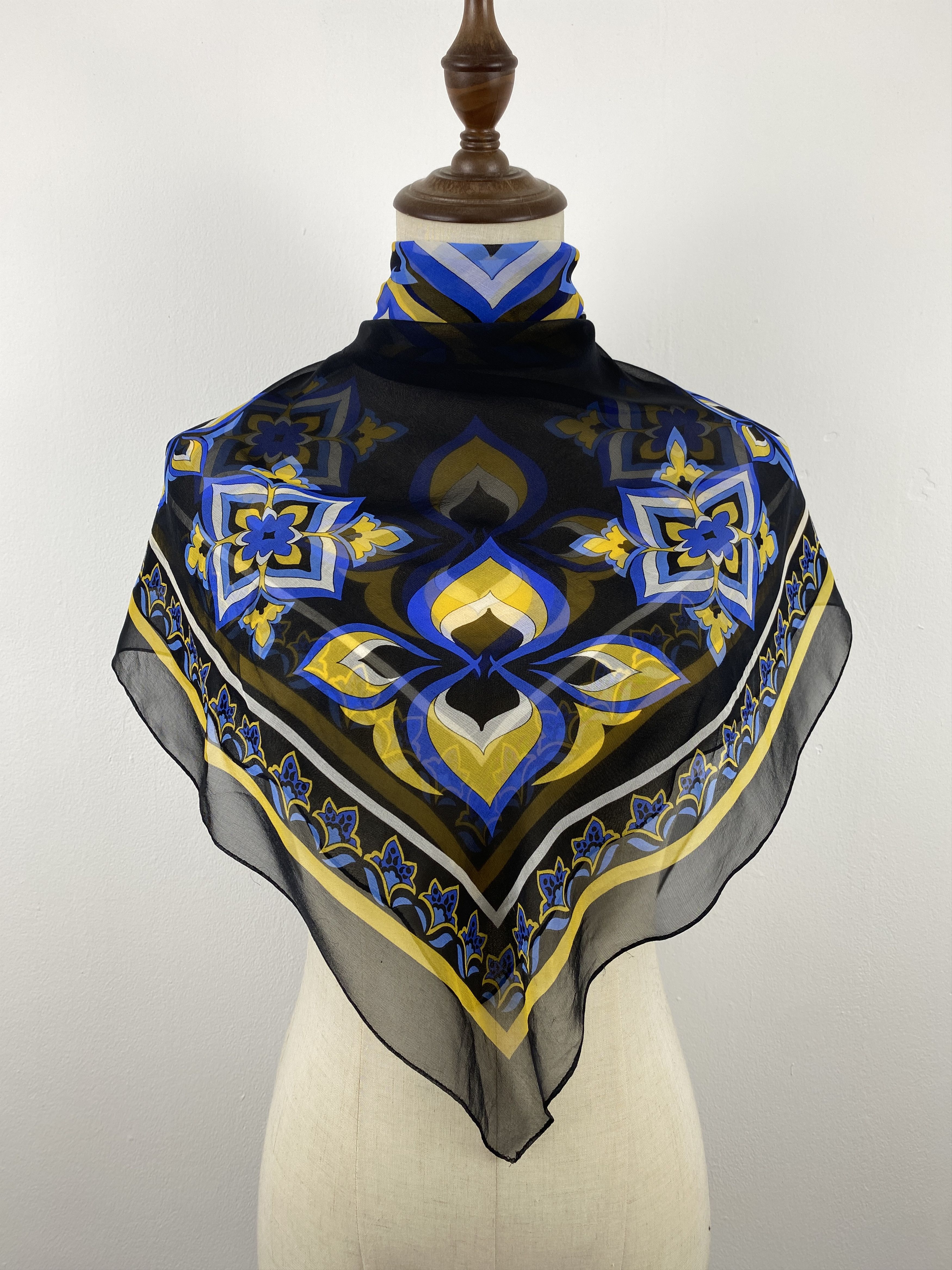 Japanese Brand Vintage Japanese Brand Silk Scarf SN0172 Size ONE SIZE - 1 Thumbnail