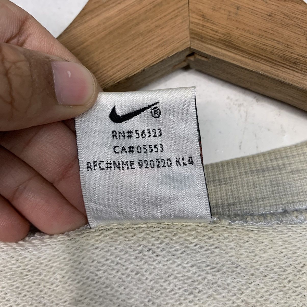 Nike Vintage Nike Swoosh Crewneck Sweatshirt Size US L / EU 52-54 / 3 - 12 Thumbnail