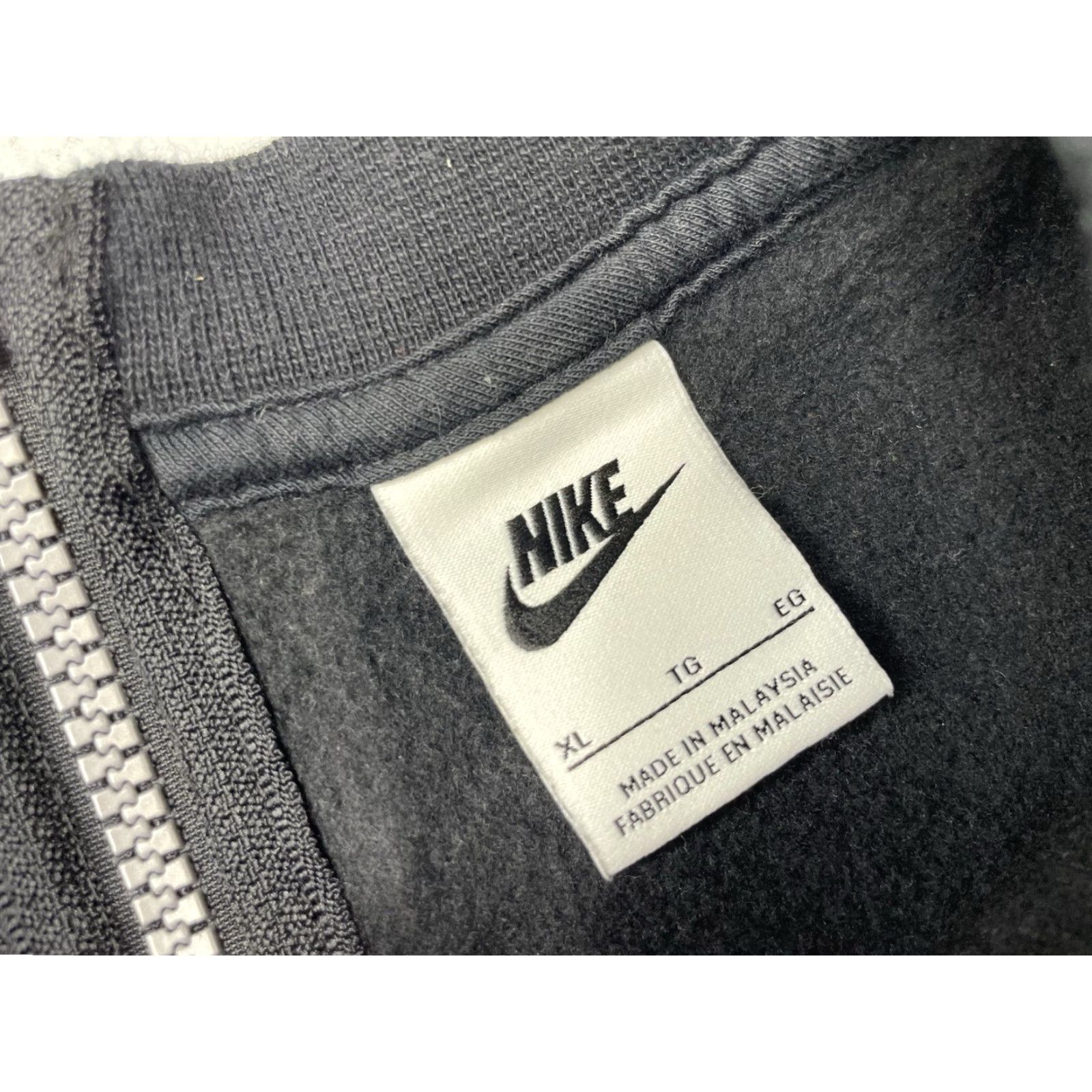 Nike VINTAGE? NIKE Black Metallic Blue Triple Swoosh Crop Sweatshirt Cropped Sweatshirt Women XL Black Metallic Blue Cropped Sweatshirt Nike Womens XL Size XL / US 12-14 / IT 48-50 - 3 Thumbnail