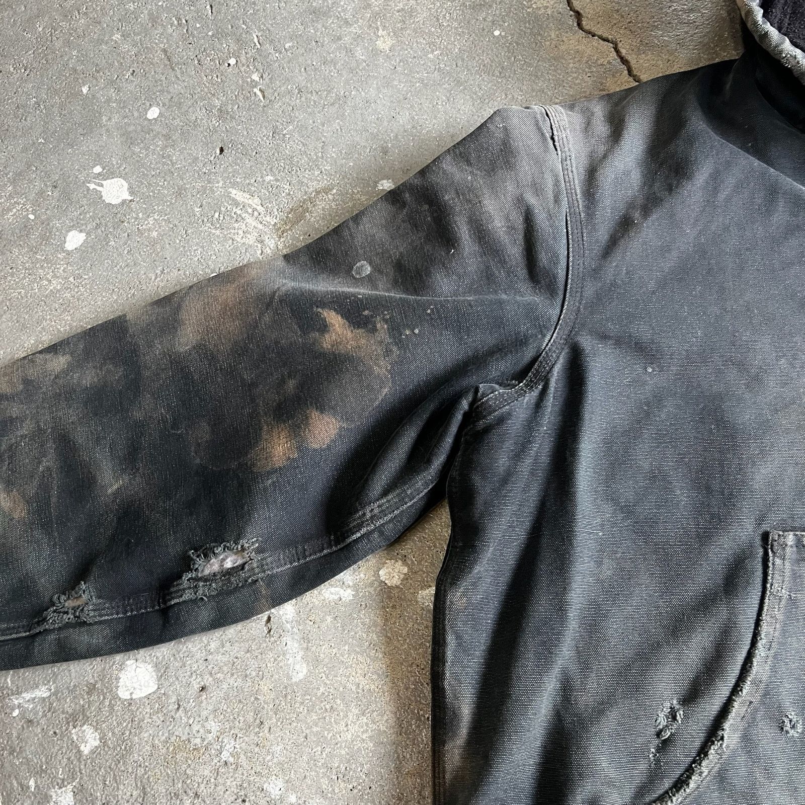 Carhartt × Vintage Carhartt J130 BLK black faded hooded work wear jacket Size US M / EU 48-50 / 2 - 15 Thumbnail
