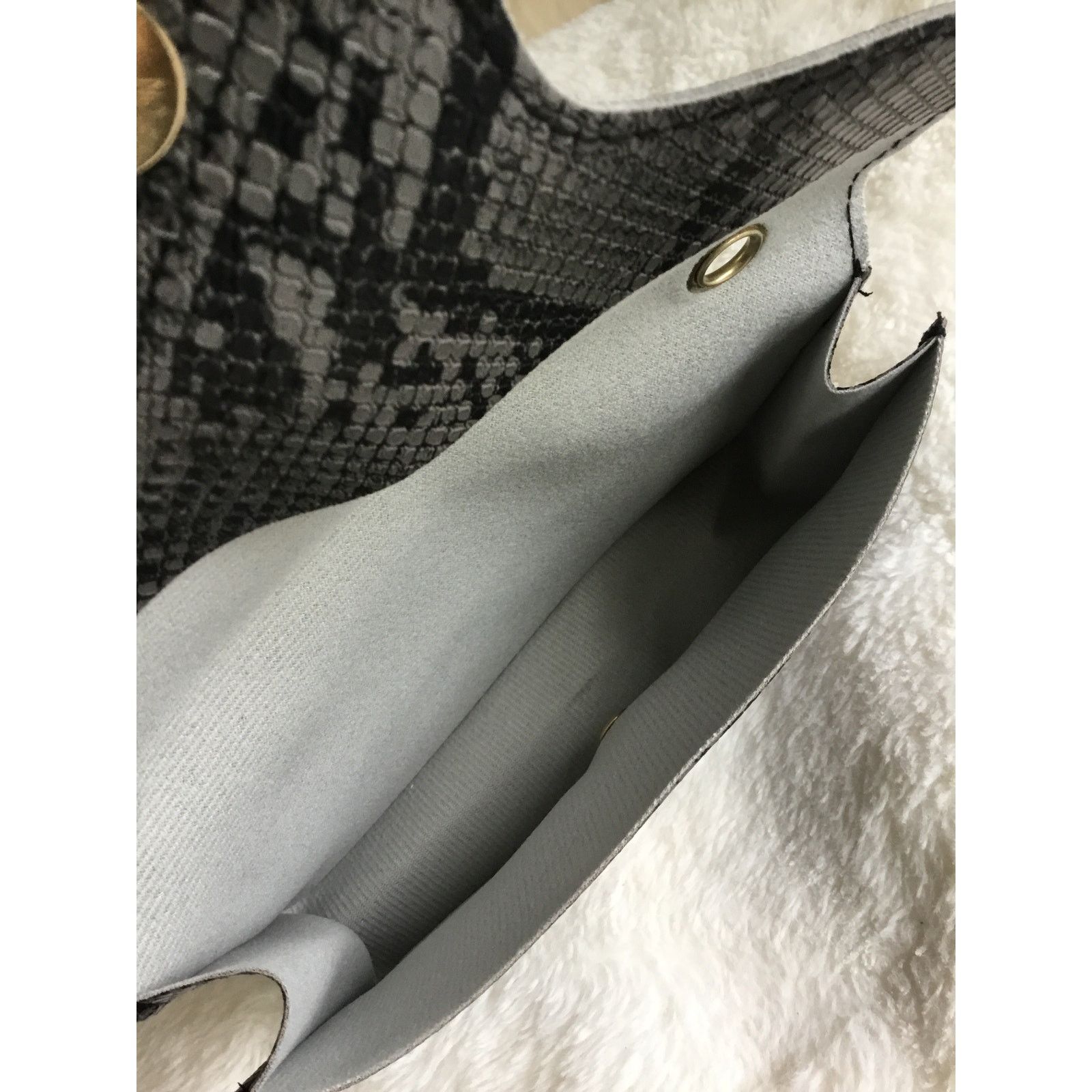 Other Gray Faux Snake Leather Metal Rings Gold Chain Crossbody Bag Size ONE SIZE - 10 Thumbnail