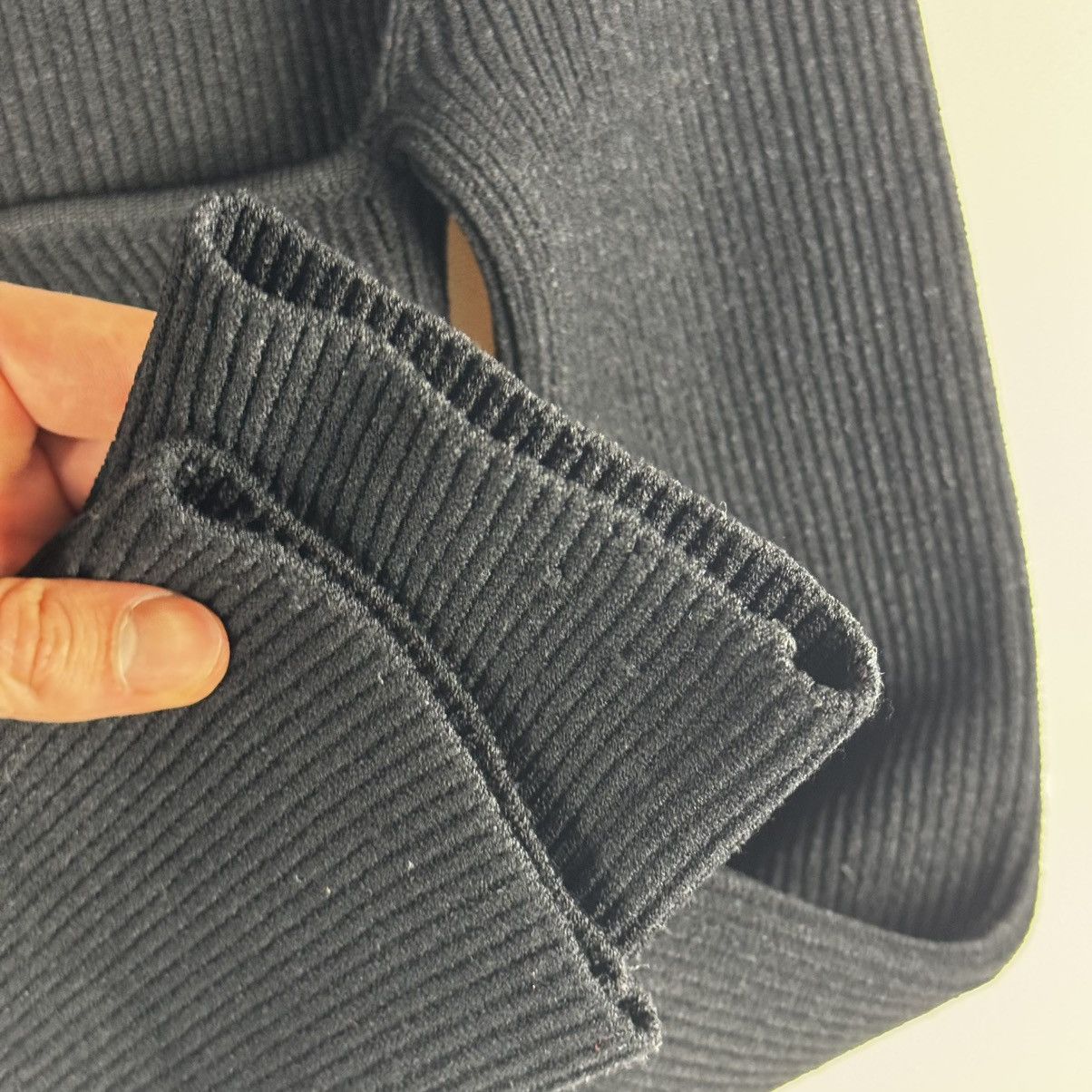 KHAITE Khaite Ista Rib Knit Sweetheart Neck Sweater Top LongSleeve Size S / US 4 / IT 40 - 15 Thumbnail