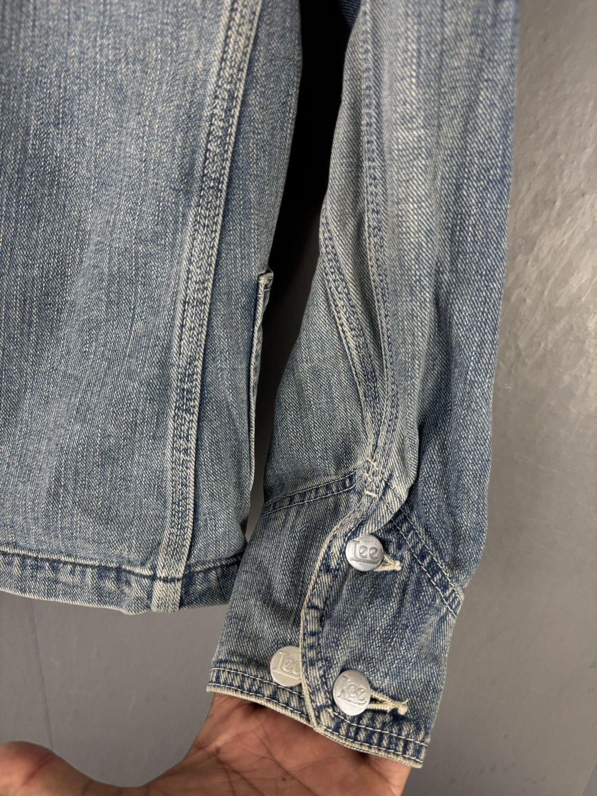 Lee VINTAGE LEE WASHED BLUE DISTRESSED DENIM JACKET Size S / US 4 / IT 40 - 9 Thumbnail