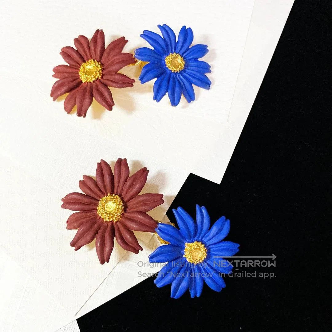 Kenzo Kenzo Sunflower Vintage Ear Clips. Size ONE SIZE - 1 Thumbnail