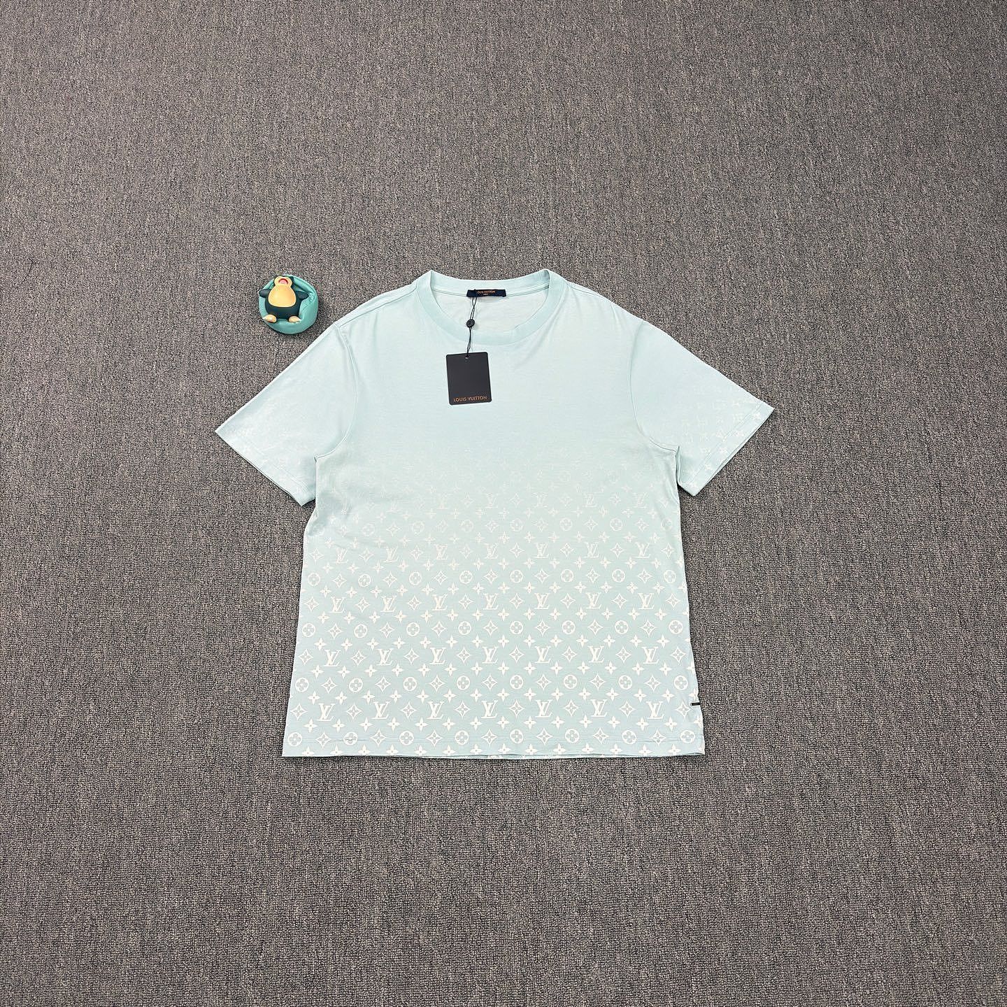 Louis Vuitton Louis Vuitton Monogram Gradient T-Shirt Size XXL Size US XXL / EU 58 / 5 - 1 Thumbnail