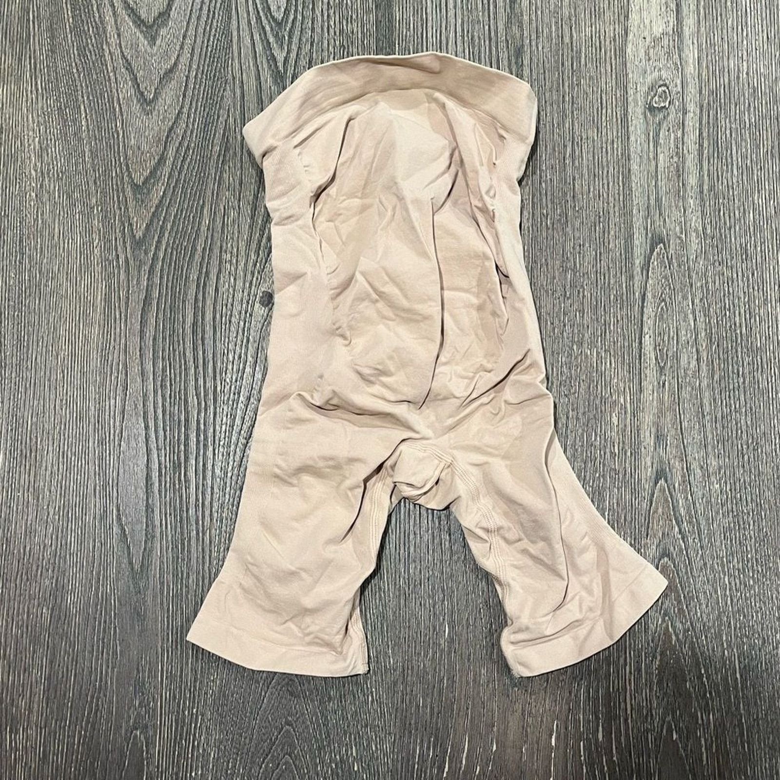 SKIMS NWOT Skims Everyday Sculpt High-Waisted Mid Thigh Short S-M Size ONE SIZE - 1 Thumbnail