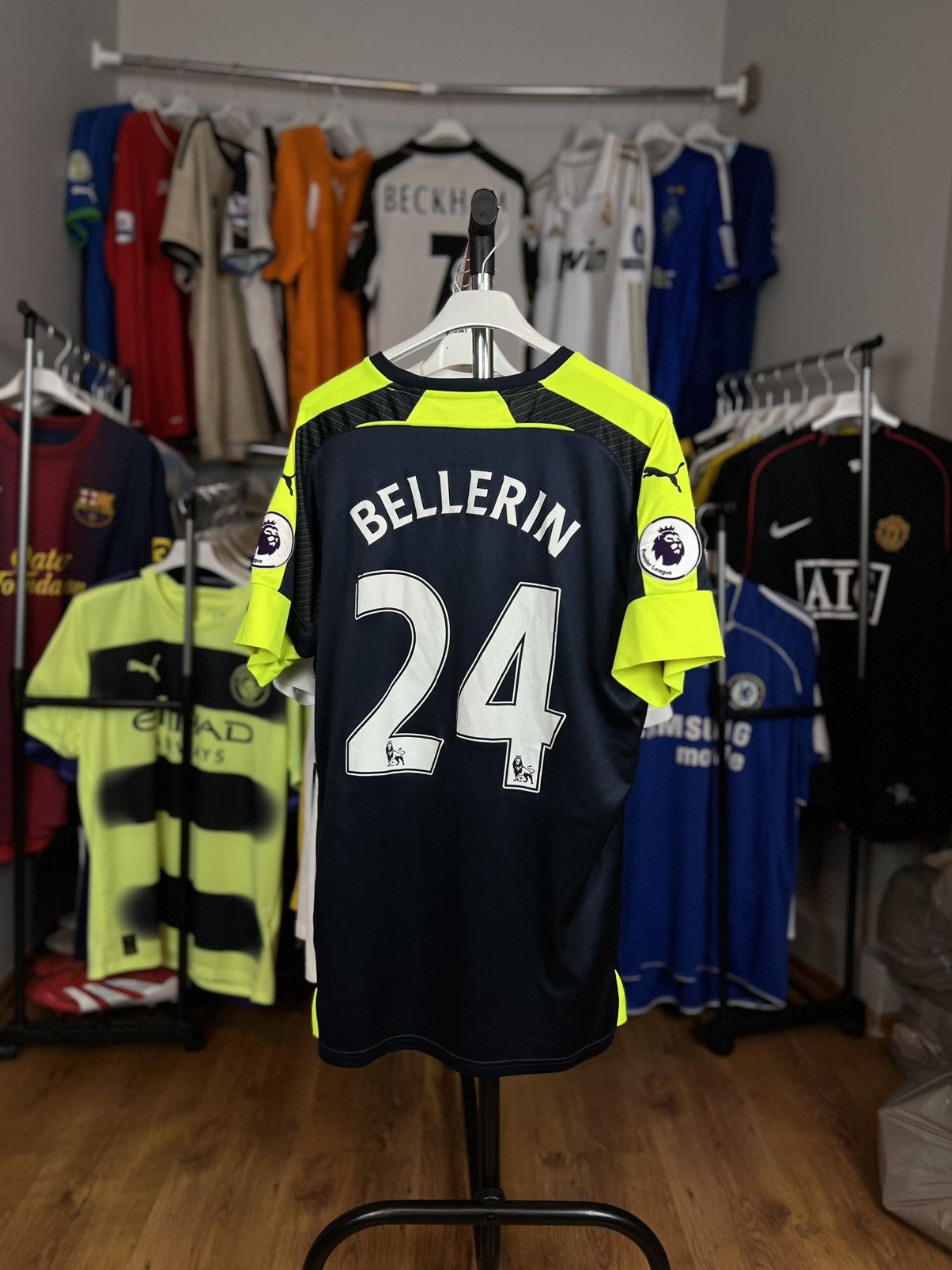 Puma Soccer Jersey Puma Arsenal 2016/17 Bellerin #24 Size US M / EU 48-50 / 2 - 1 Thumbnail