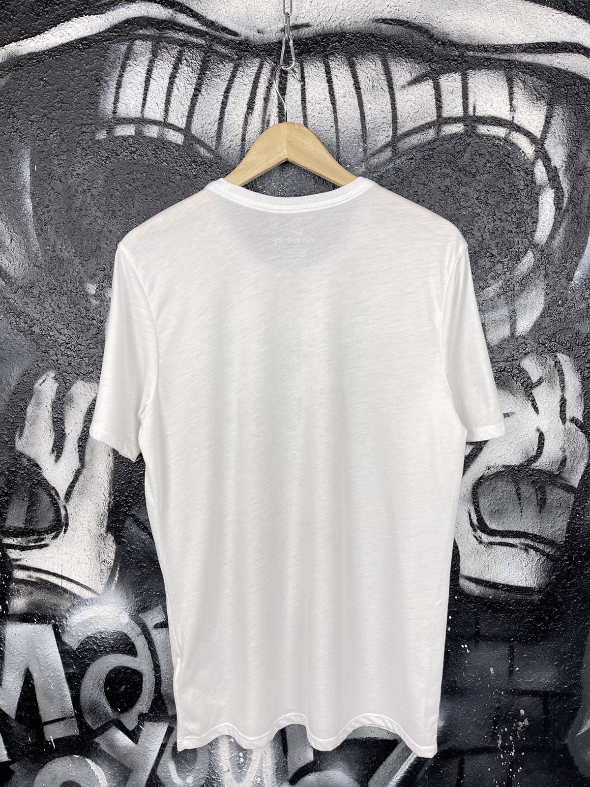 Nike Nike Dri-Fit Tee Out Run The Dark Front Logo White T-Shirt Men’s Size Medium Size US M / EU 48-50 / 2 - 7 Thumbnail