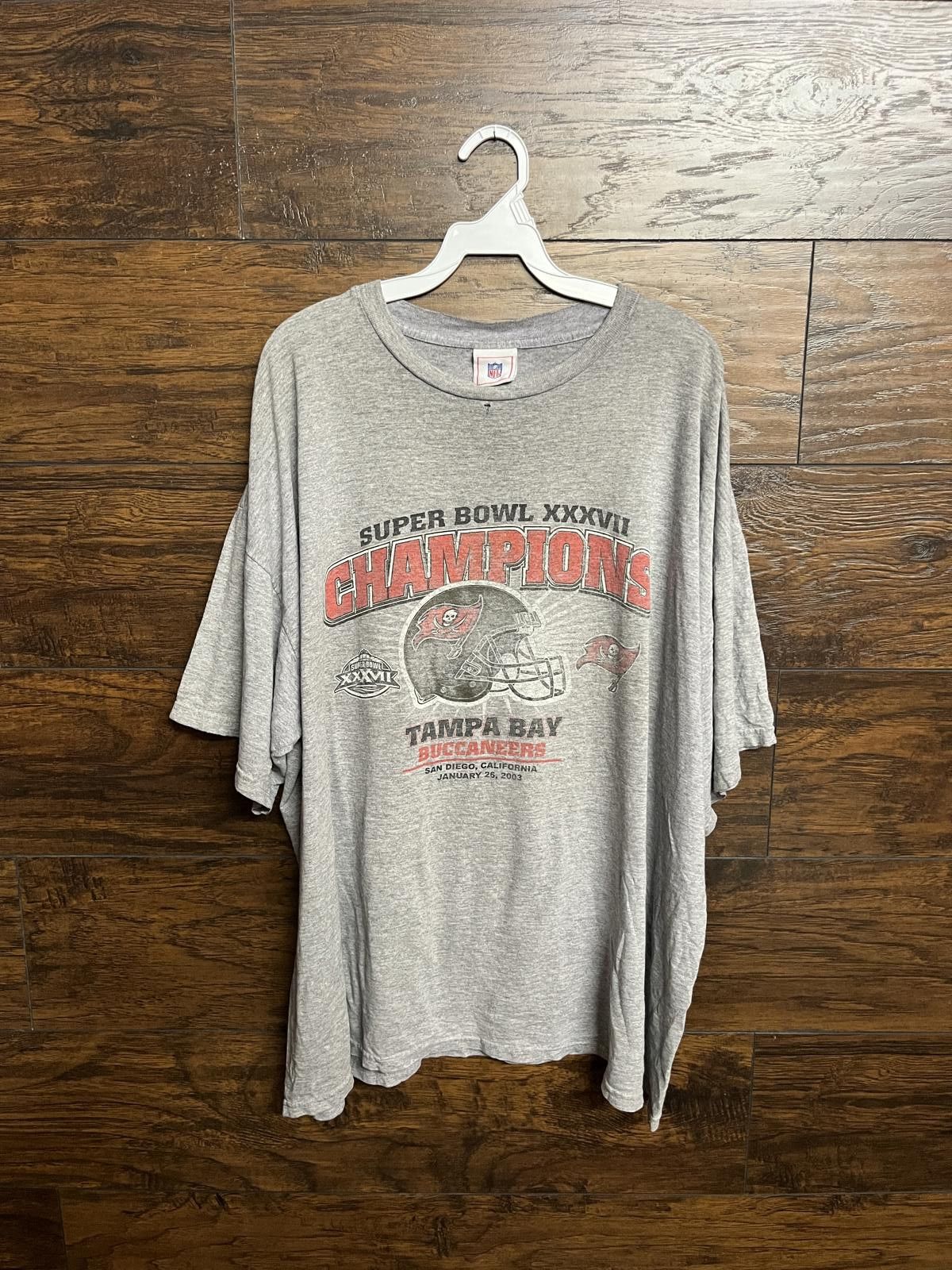 NFL Vintage Buccaneers Super Bowl Champs T-shirt XXXVII -L Size US XXL / EU 58 / 5 - 1 Thumbnail